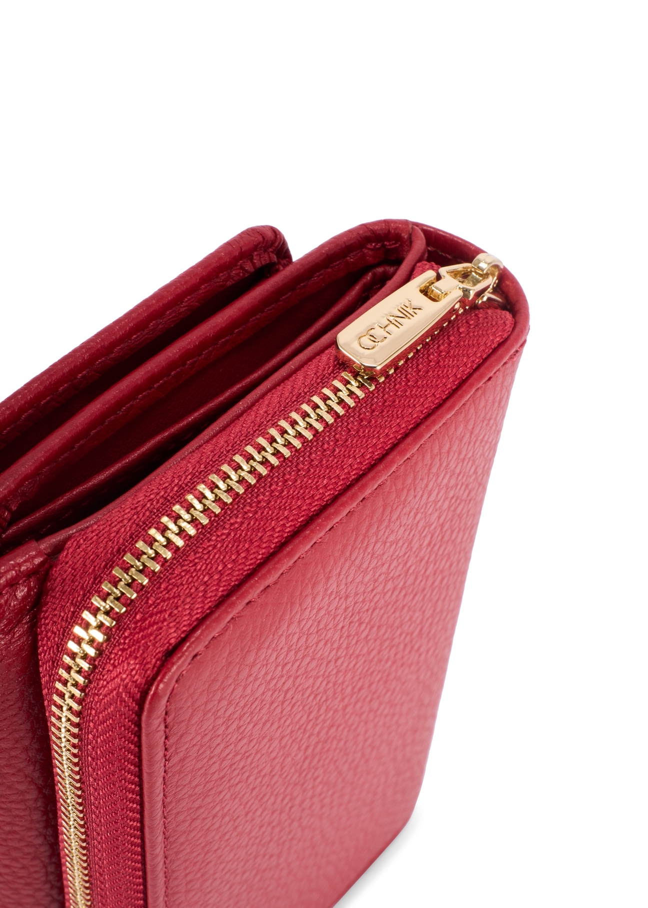 Veľká dámska kožená peňaženka červenej farby PORES-0801R-4B(W26), detail produktu na bielom pozadí.