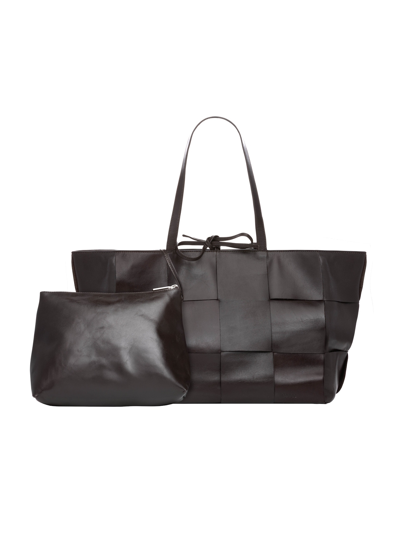 Dámska kožená kabelka TORES-1299-1H(W26) v hnedej farbe, pohľad na produkt s kozmetickou taštičkou na bielom pozadí.