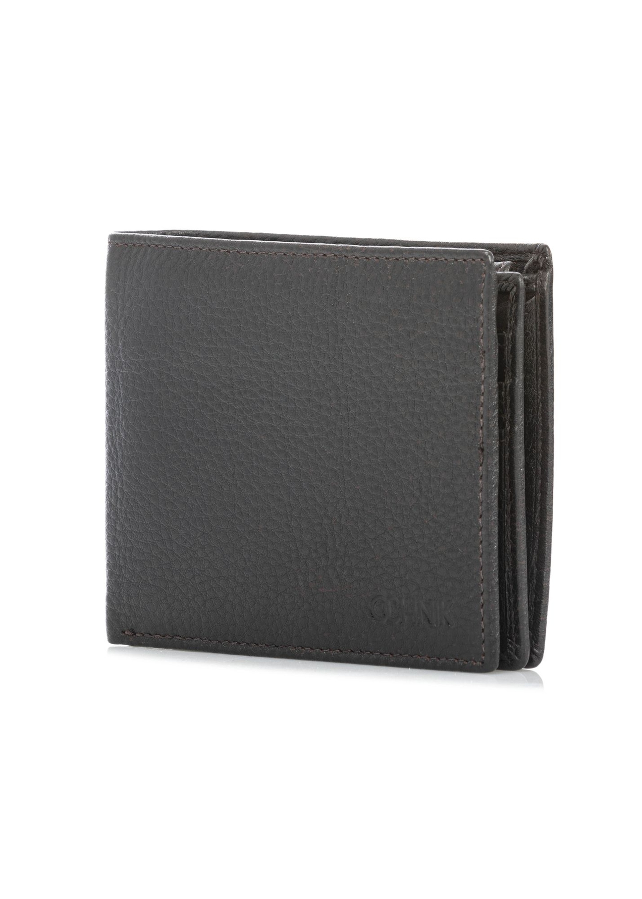 Tmavohnedá malá kožená pánska peňaženka PORMS-0687-1I(W26) - diagonálny pohľad na produkt, na bielom pozadí.