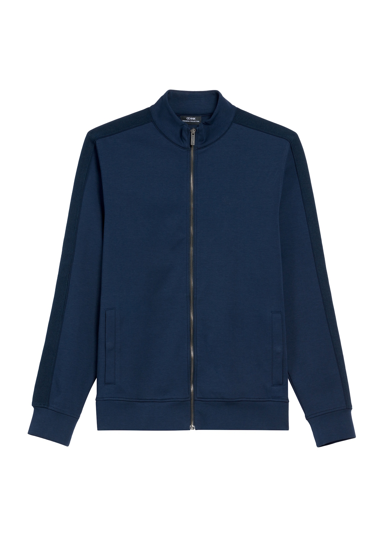 Pánska tmavomodrá mikina BLZMT-0075-68(Z25), pohľad spredu na bielom pozadí.