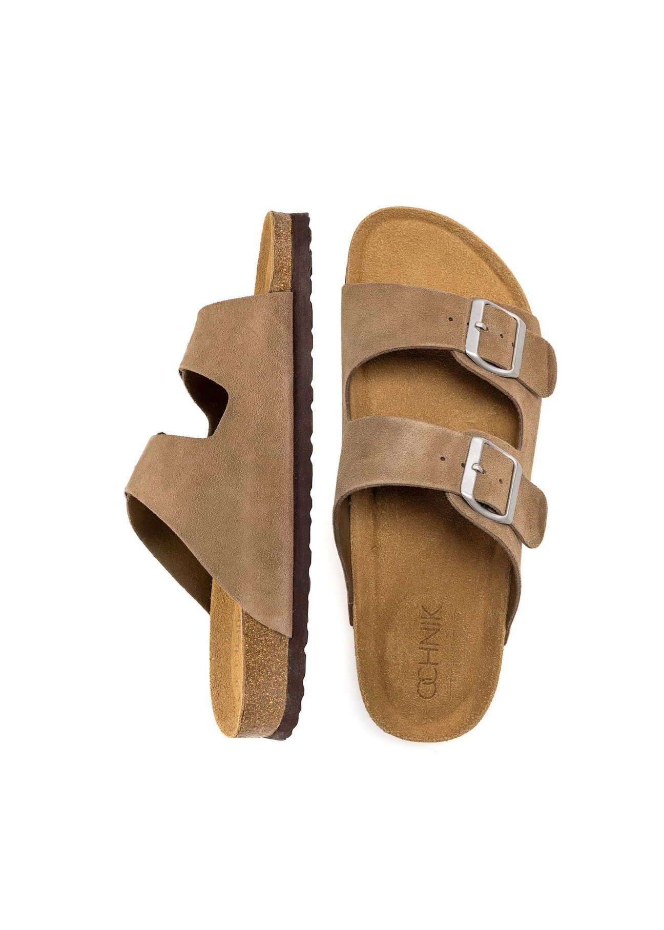 Pánske kožené žabky v chladnej béžovej farbe BUTYM-0495-1K(W26), pohľad na produkt zhora na bielom pozadí.