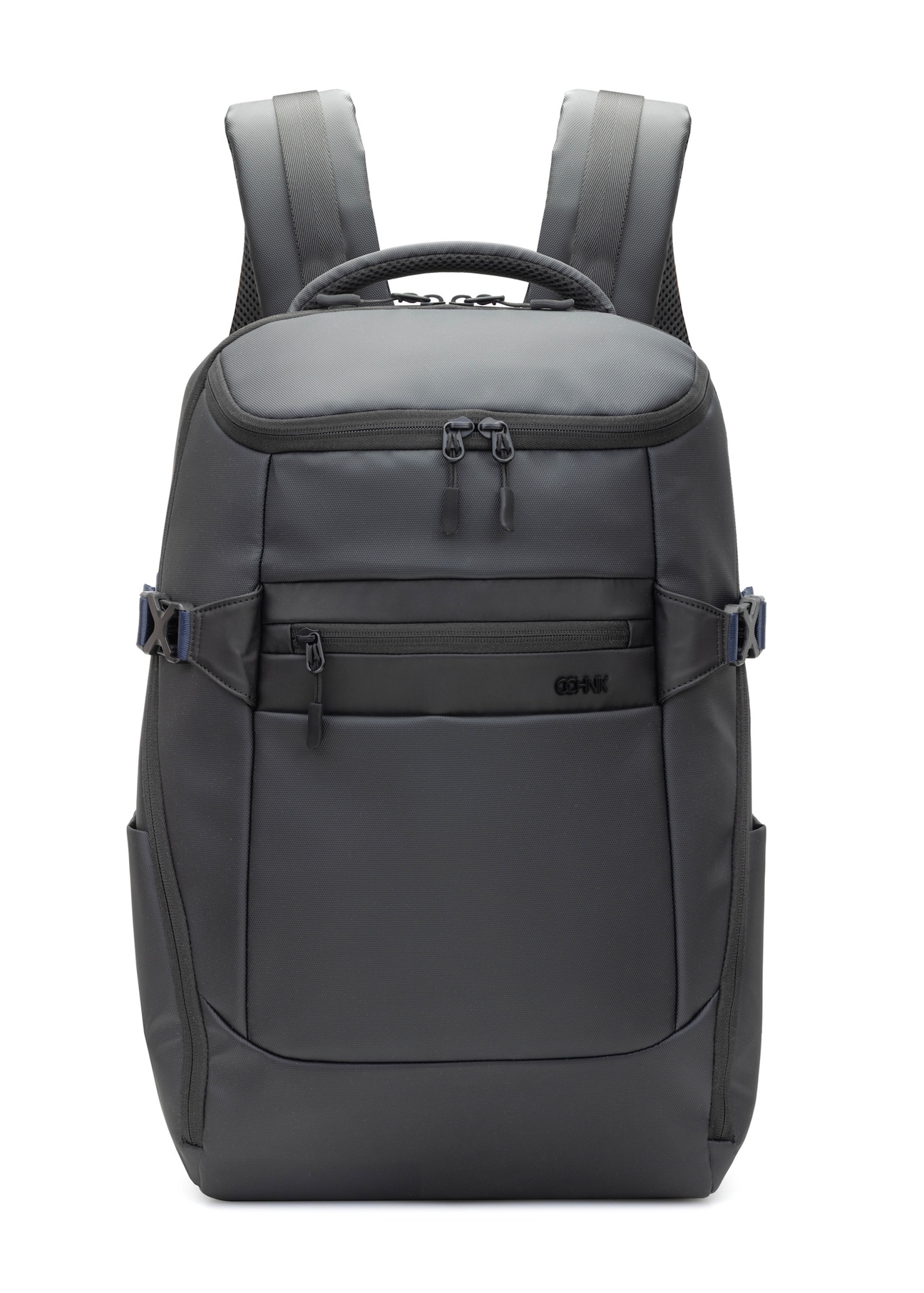 Čierny pánsky cestovný batoh TORMN-0392-9J(W26), pohľad spredu na bielom pozadí.