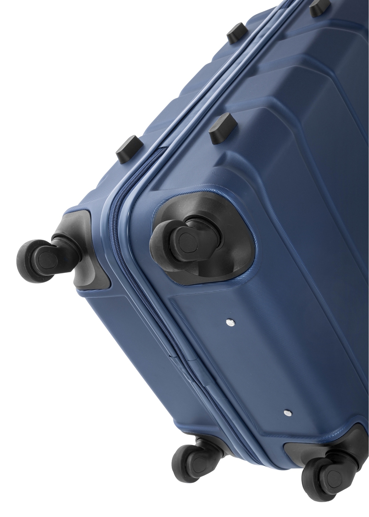 Malý kufor na kolieskach WALAB-0077-7D-19(W26), detailný záber na kolieska produktu na bielom pozadí.