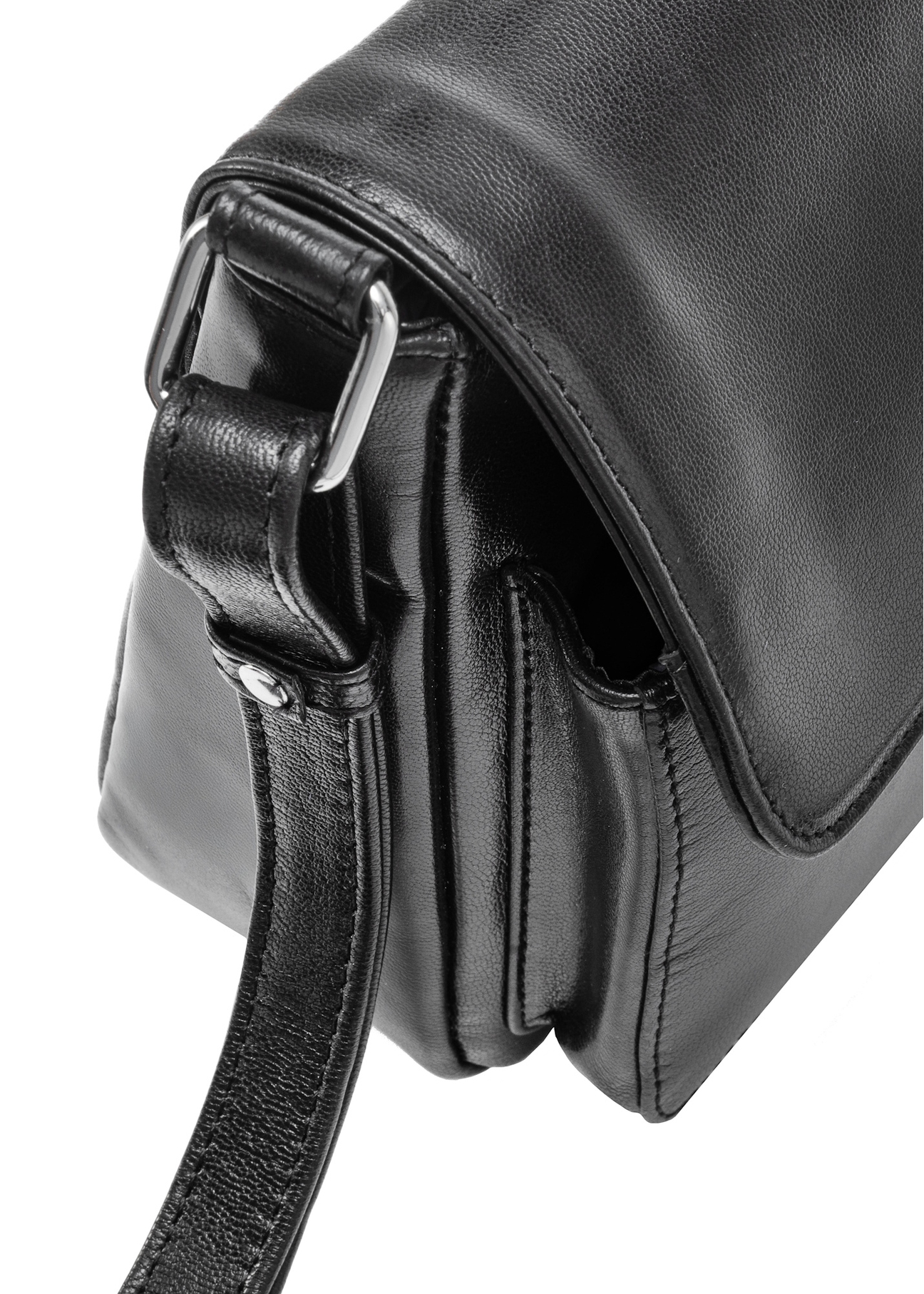 Dámska kožená kabelka s prackou TORES-1160-99(Z25), detail produktu na bielom pozadí.