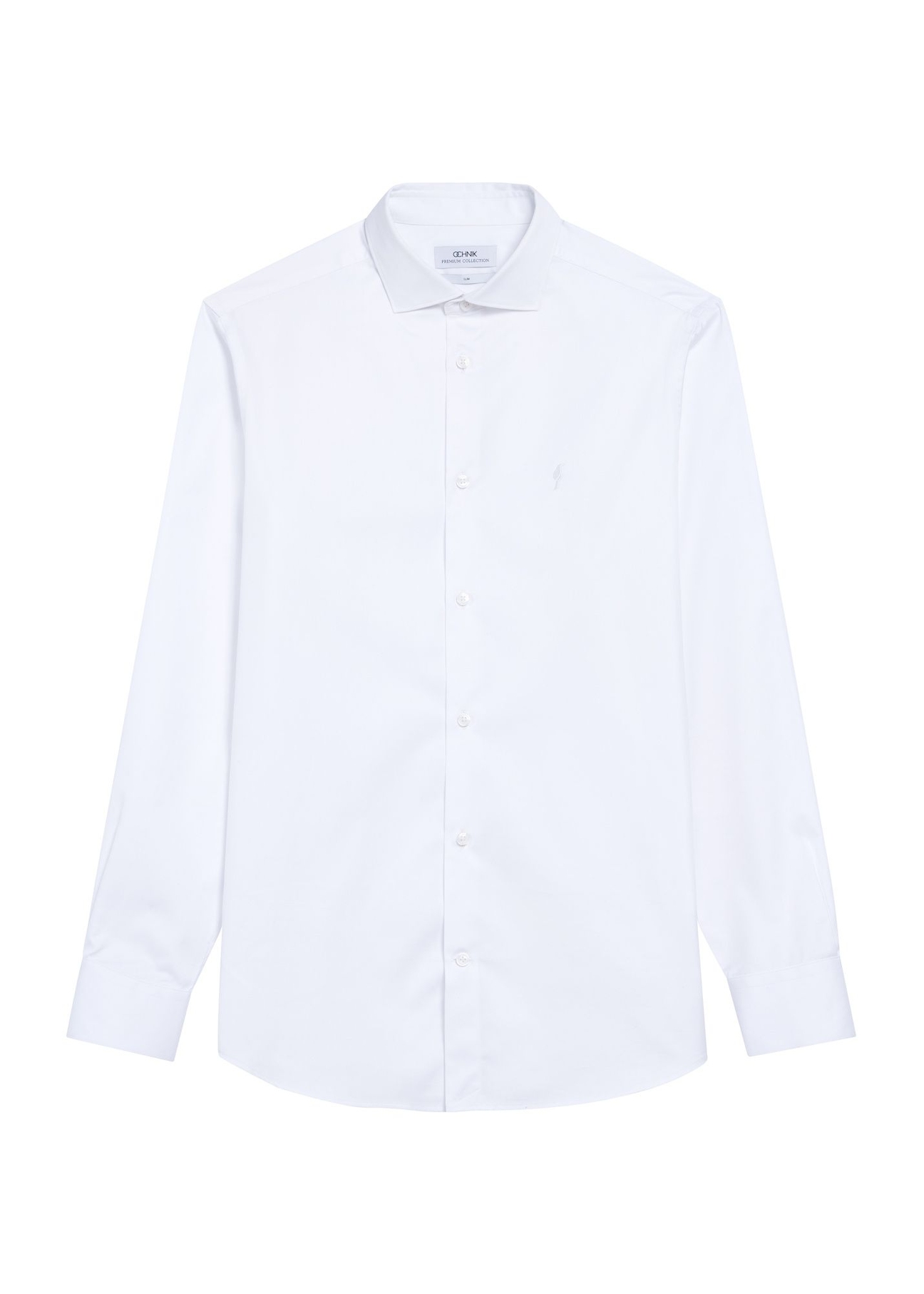 Pánska biela košeľa KOSMT-0352-11(Z25), pohľad spredu na bielom pozadí.