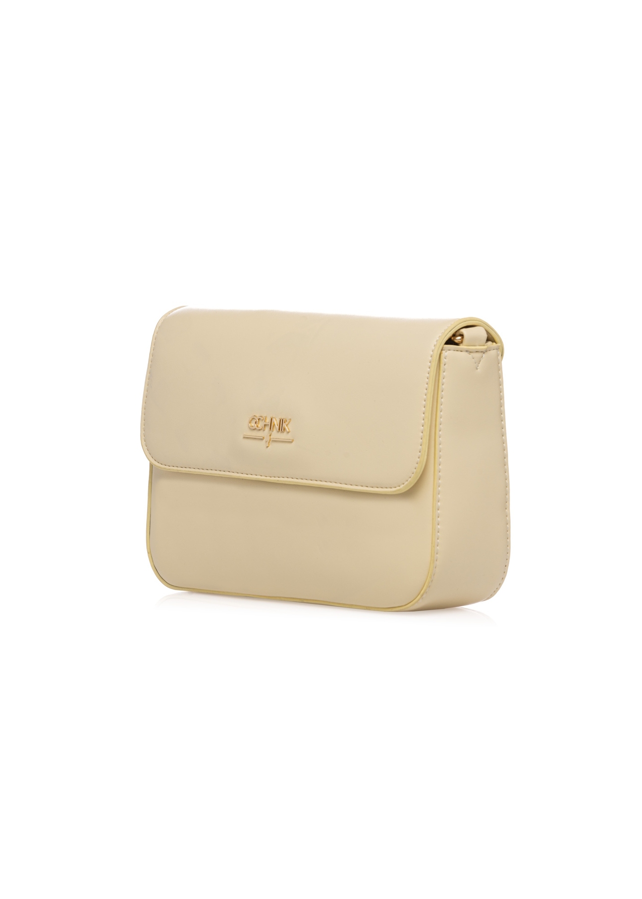 Svetložltá dámska taška cez rameno s retiazkou TOREC-0767-2A(W26), diagonálny pohľad na produkt na bielom pozadí.