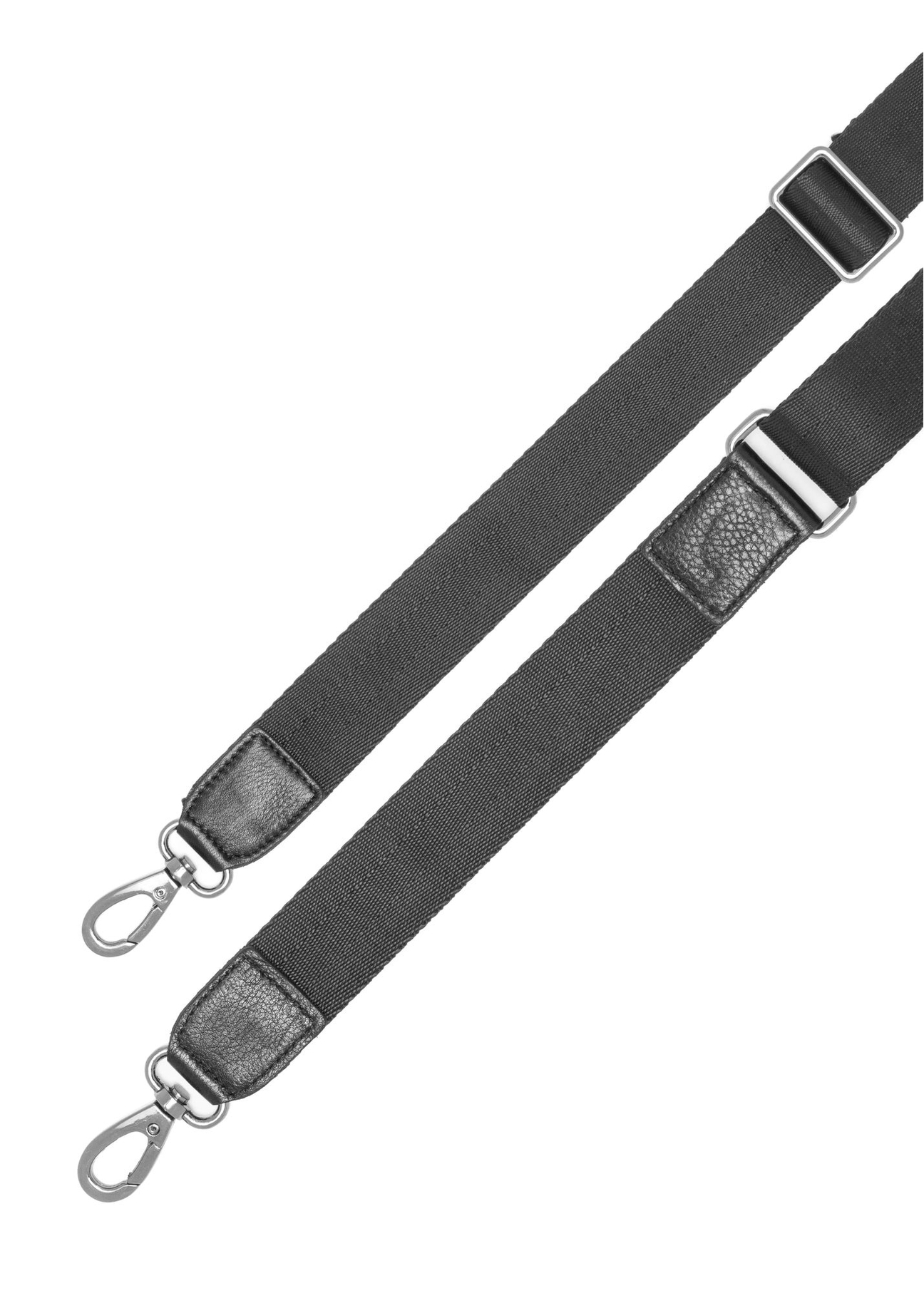 Čierna kožená pánska cestovná taška TORMS-0500-99(W26) - detailný záber, na bielom pozadí.