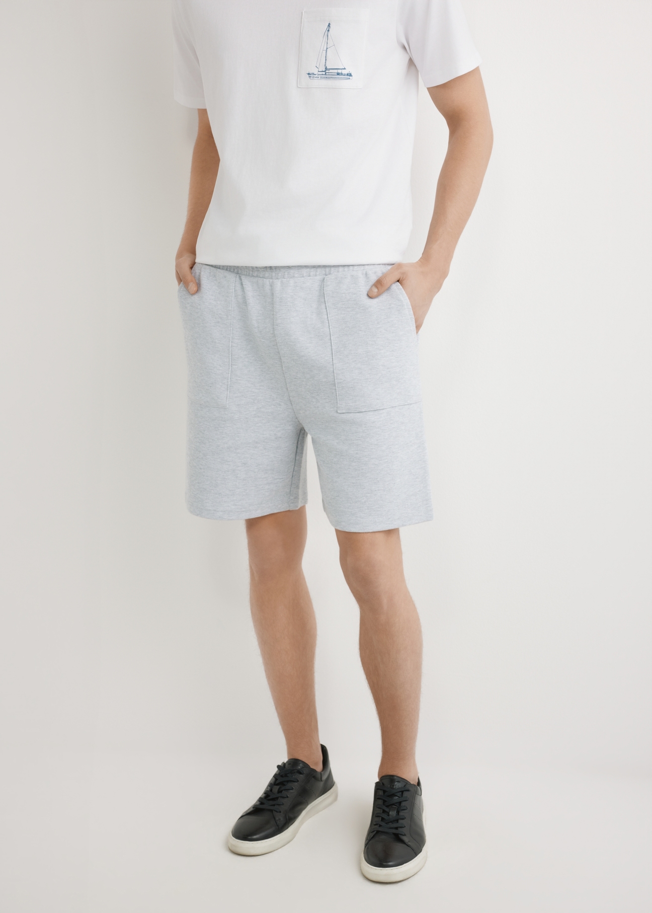 Šedé pánske teplákové šortky SZOMT-0035-9A(W26)