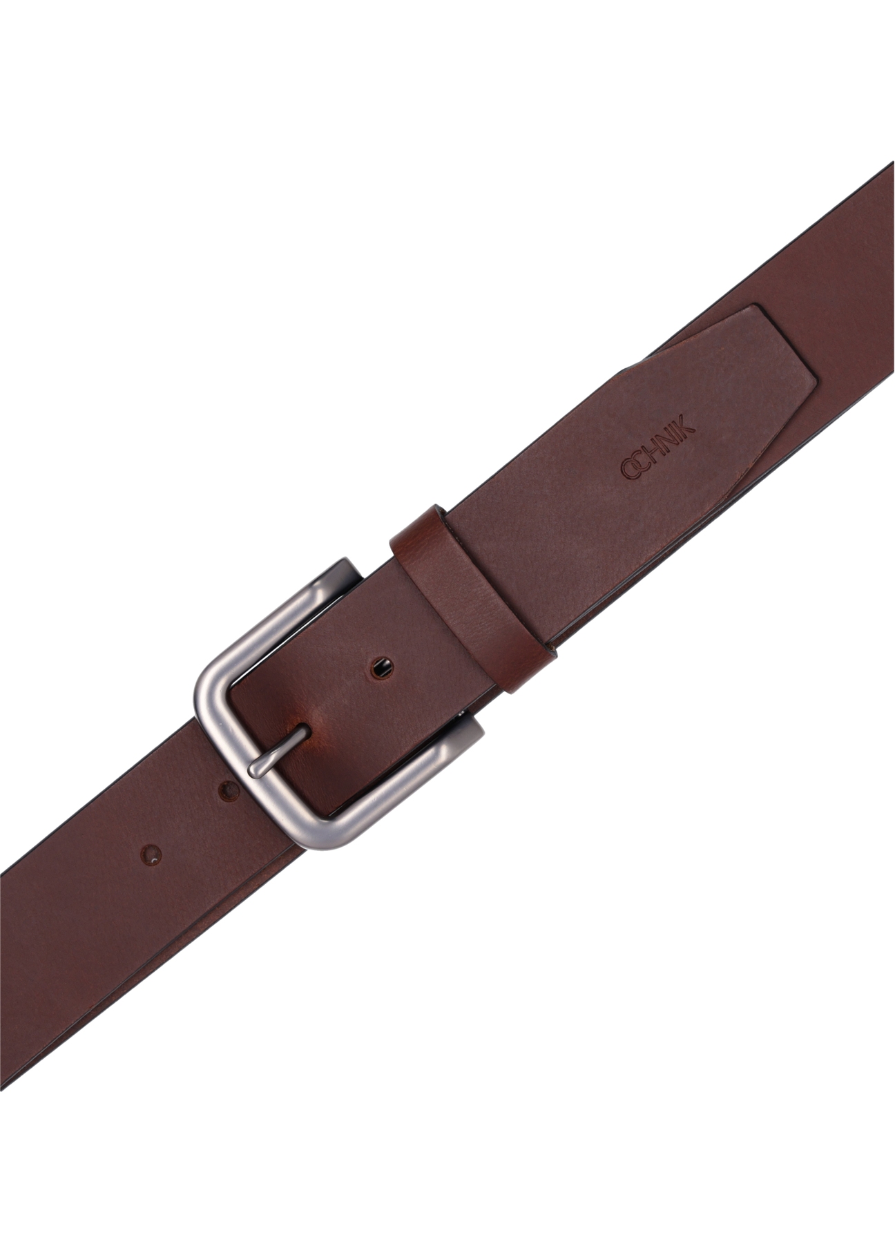 Hnedý pánsky kožený opasok PASMS-0271-1H(Z26), pohľad na sponu produktu na bielom pozadí.