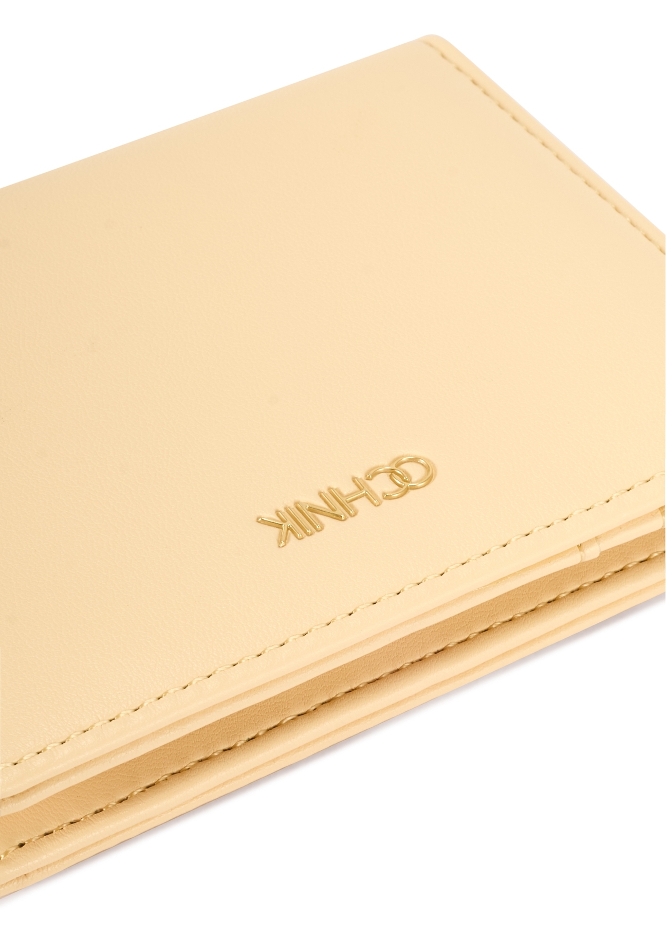 Malá svetložltá dámska peňaženka POREC-0415-2A(W26), detail produktu na bielom pozadí.