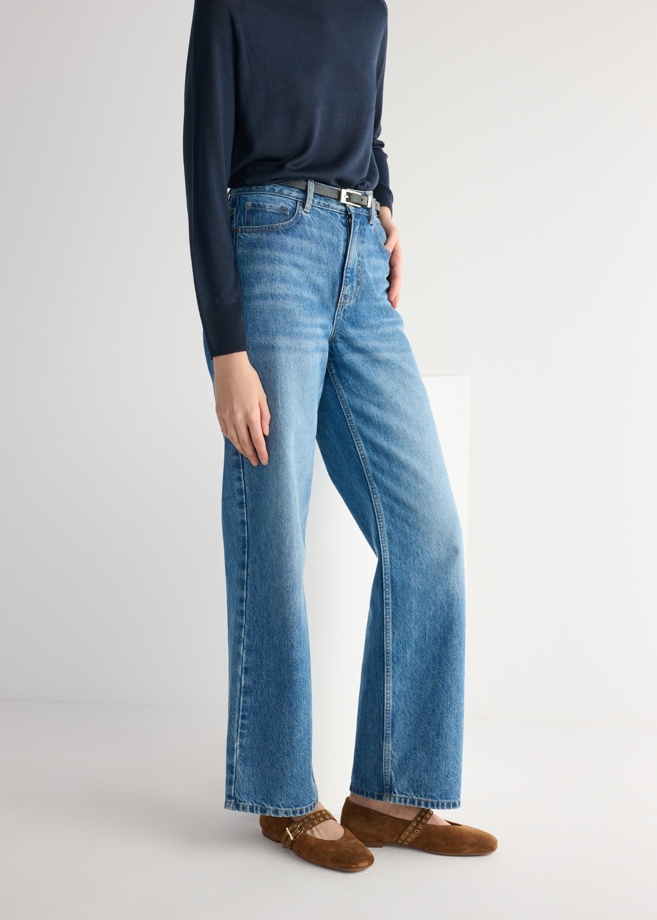 Zamszowe baleriny damskie w kolorze camelu BUTYD-1243-1D(W26)