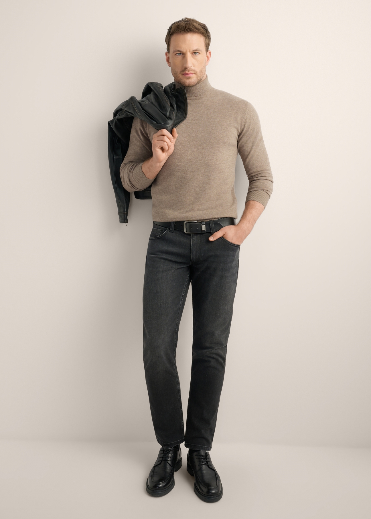 Pánsky vlnený rolák v kamelovej farbe SWEMT-0198-1D(Z26)