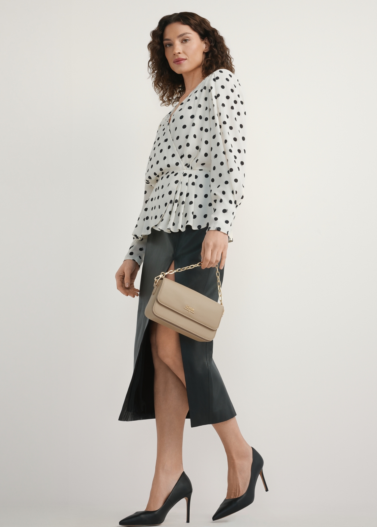 Malá béžová kabelka TOREC-1171-1B(W26)