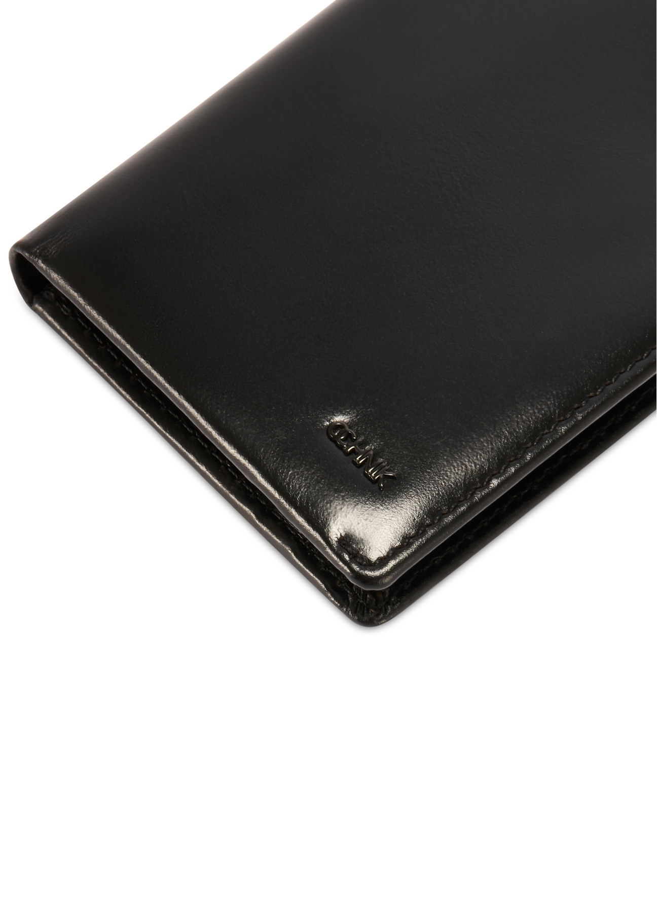 Čierna malá kožená pánska peňaženka PORMS-0664-99(Z25), detailný záber produktu, pohľad na bielom pozadí.