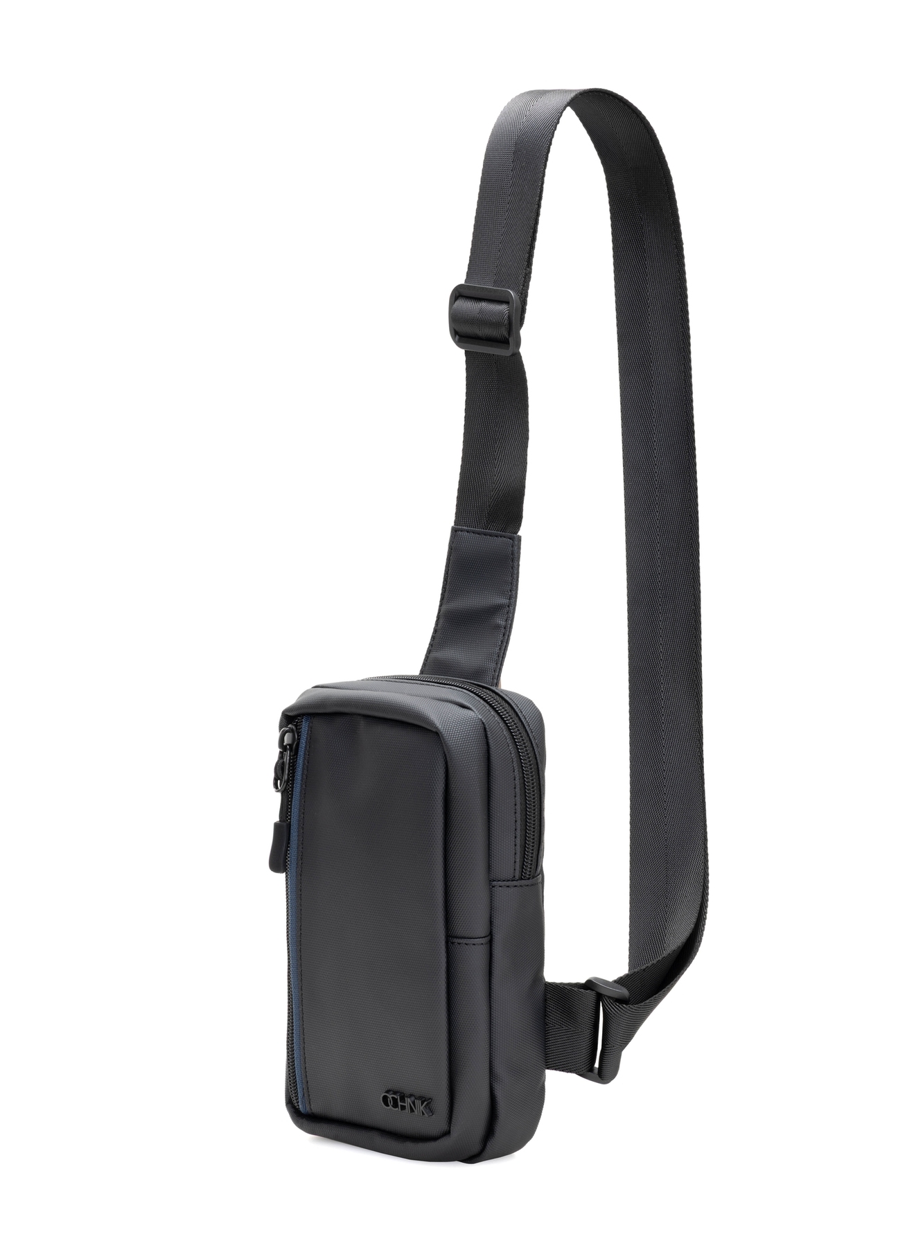 Čierna pánska taška cez rameno TORMN-0393-9J(W26) - diagonálny pohľad na produkt, na bielom pozadí.