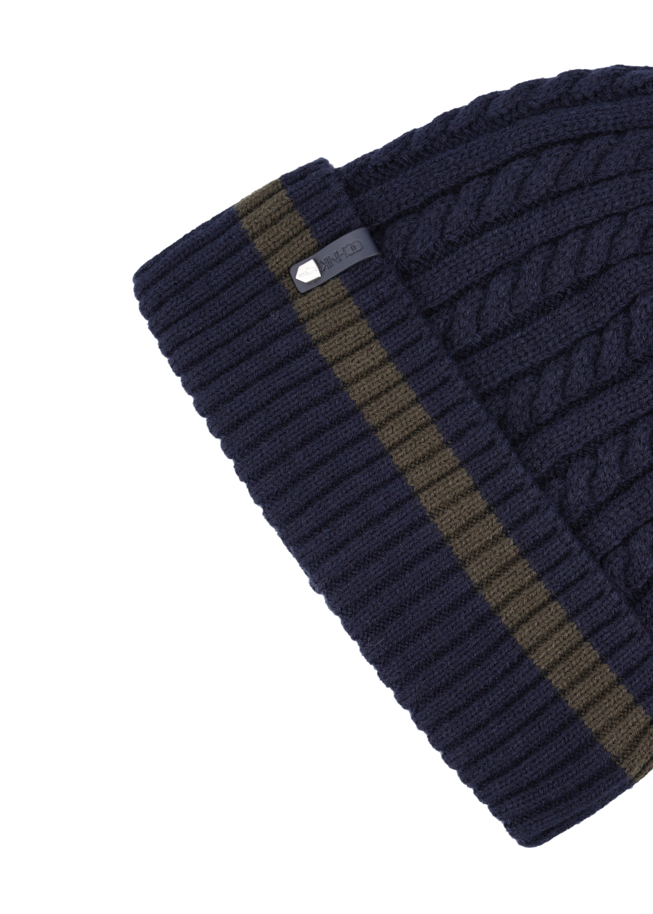 Pánska tmavomodrá šiltovka CZAMT-0086-7E(Z26), detail produktu na bielom pozadí.