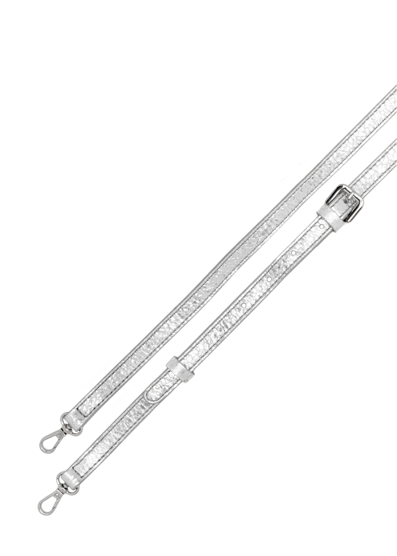 Strieborná dámska kabelka TOREC-1070-91(Z25), pohľad na produkt s popruhom na bielom pozadí.