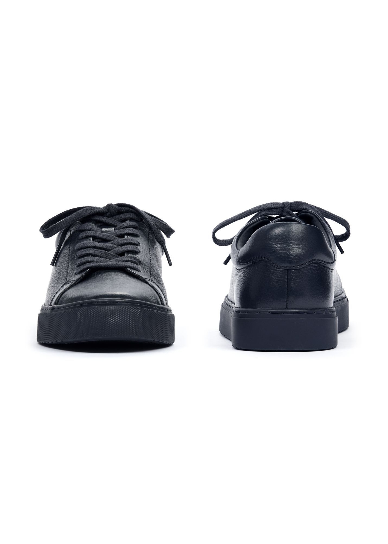 Tmavomodré kožené športové topánky BUTYM-0503A-7E(W26), pohľad na produkt spredu a zozadu na bielom pozadí.