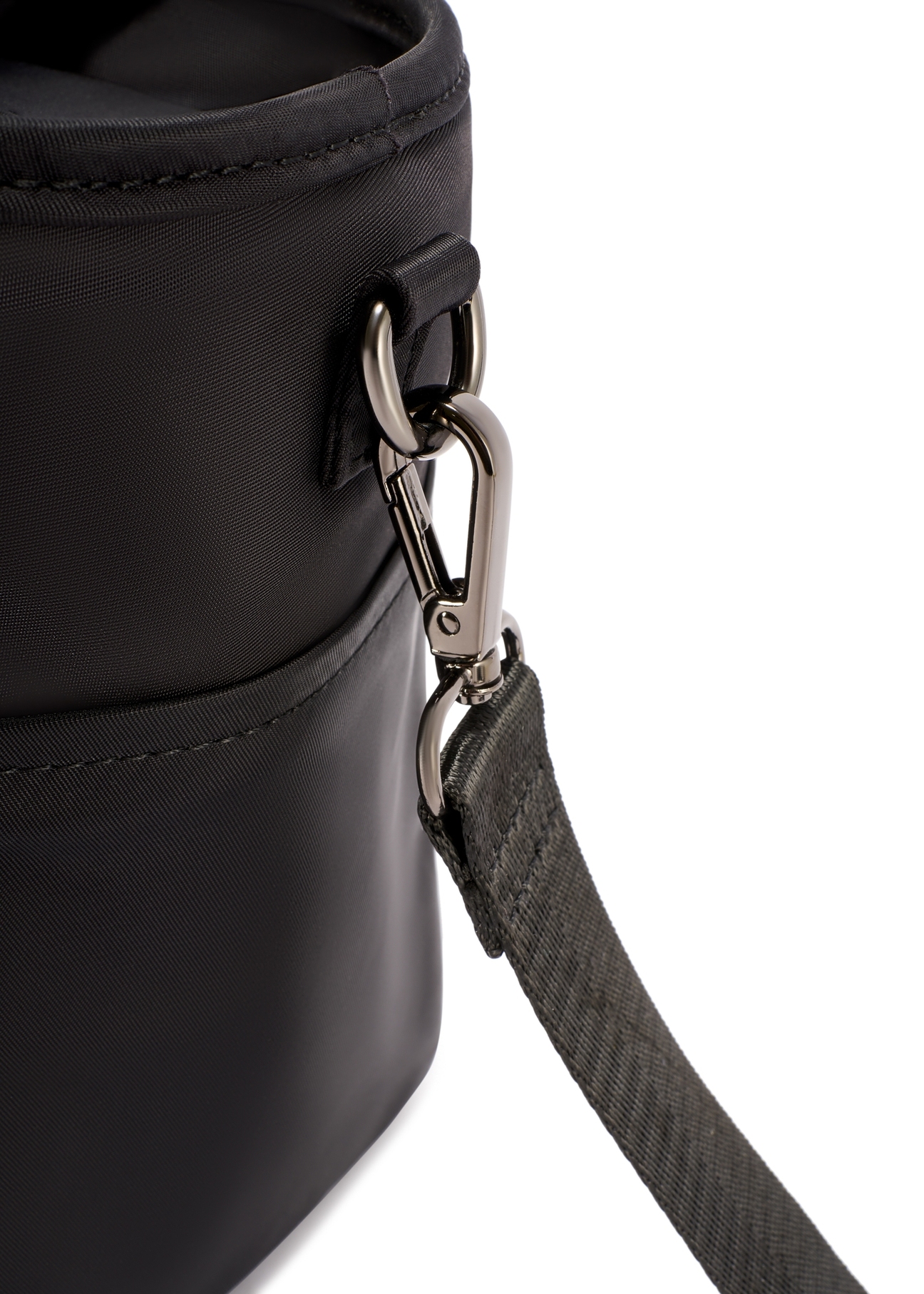 Čierna obedárová taška TOREN-0346-99(W26) - detailný záber, na bielom pozadí.