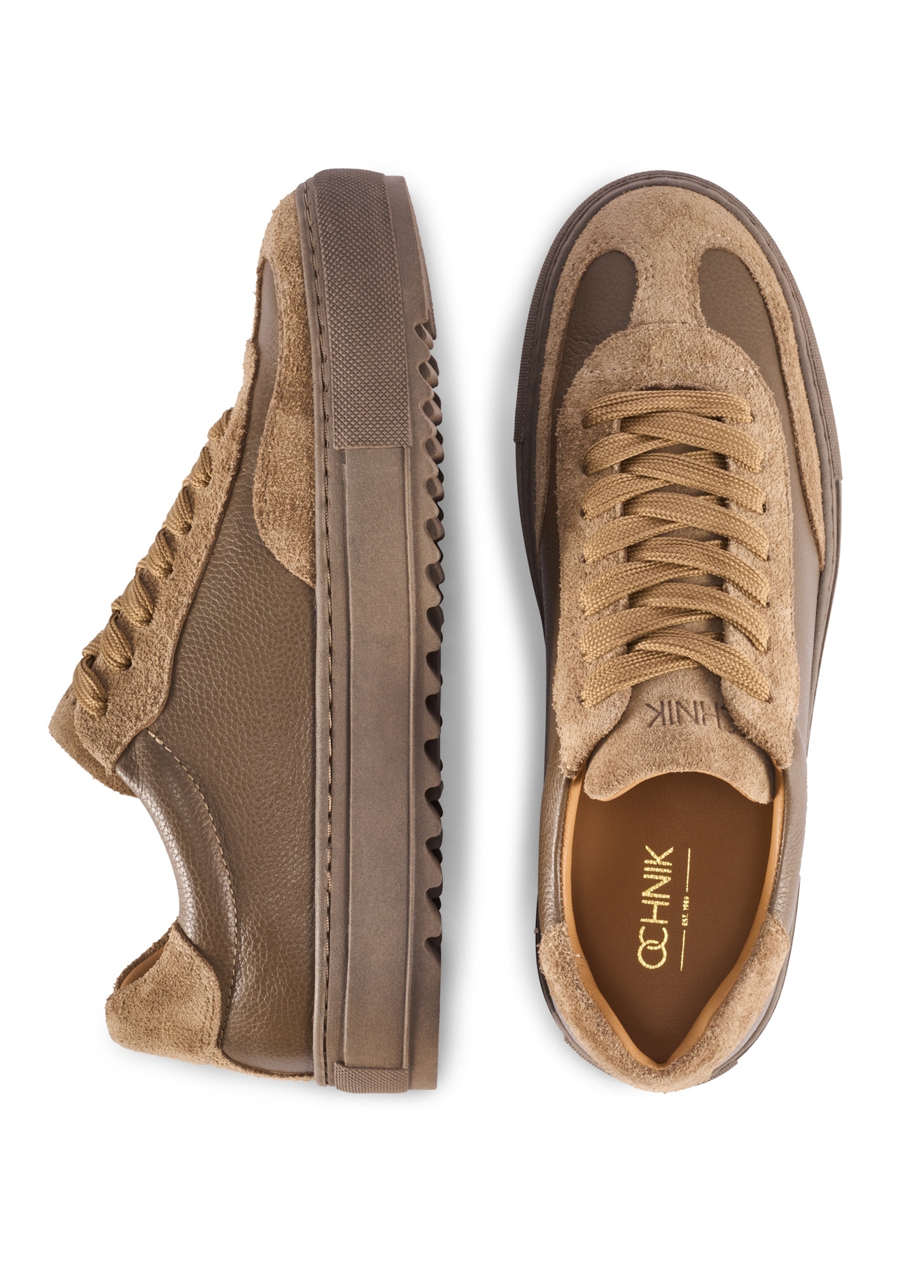 Dámske kožené tenisky v chladnej béžovej farbe BUTYD-1260-1K(W26), pohľad na produkt zhora na bielom pozadí.