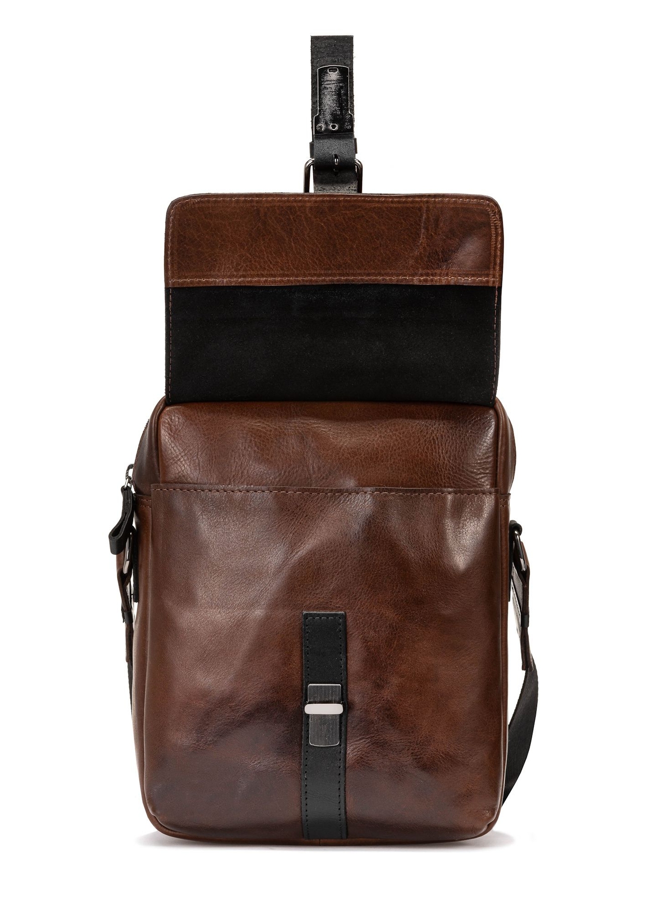 Pánska hnedá kožená taška TORMS-0104-1H(W26), pohľad spredu na bielom pozadí.