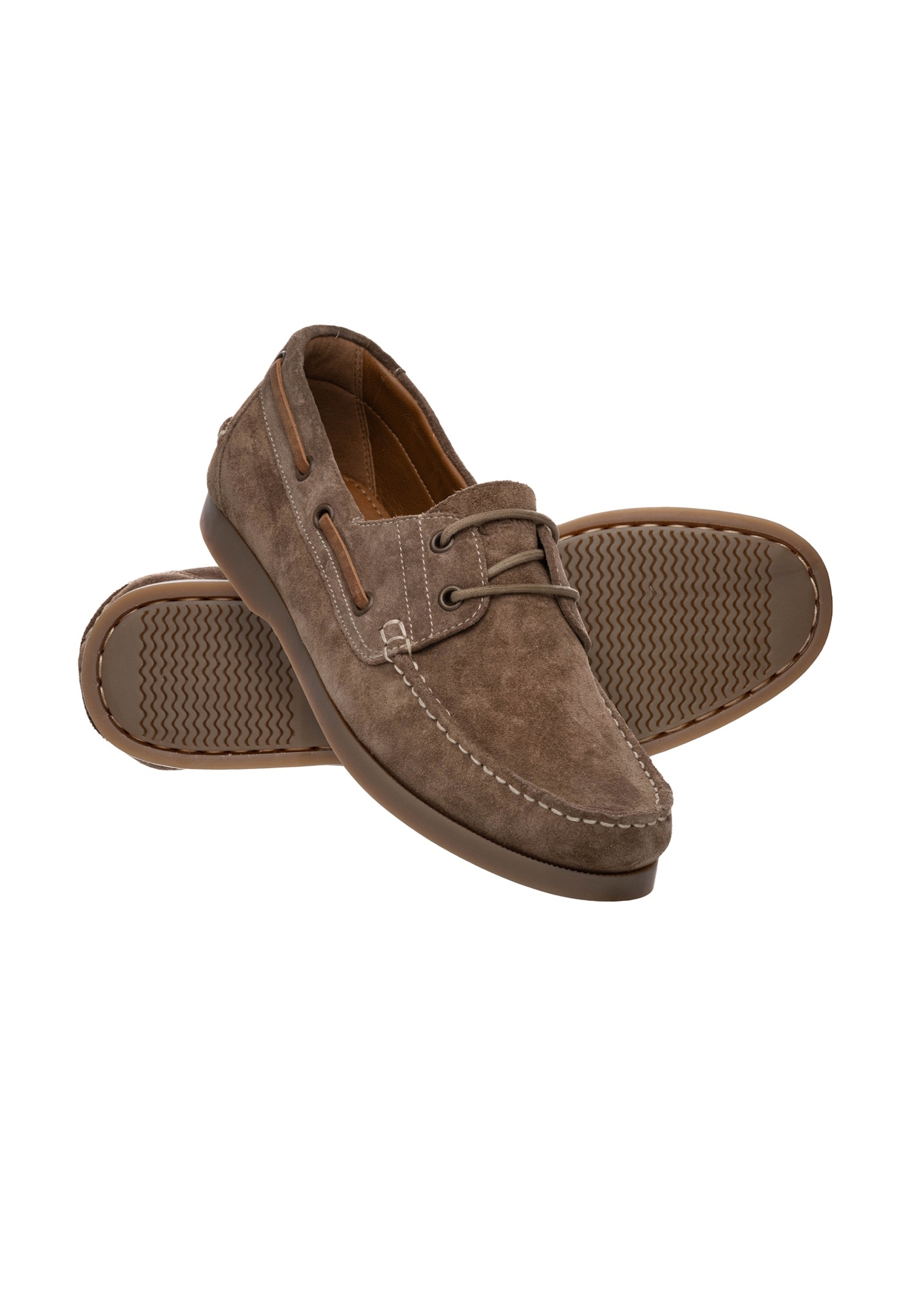 Pánske kožené topánky v chladnej béžovej farbe BUTYM-0540-1K(W26), diagonálny pohľad na produkt na bielom pozadí.