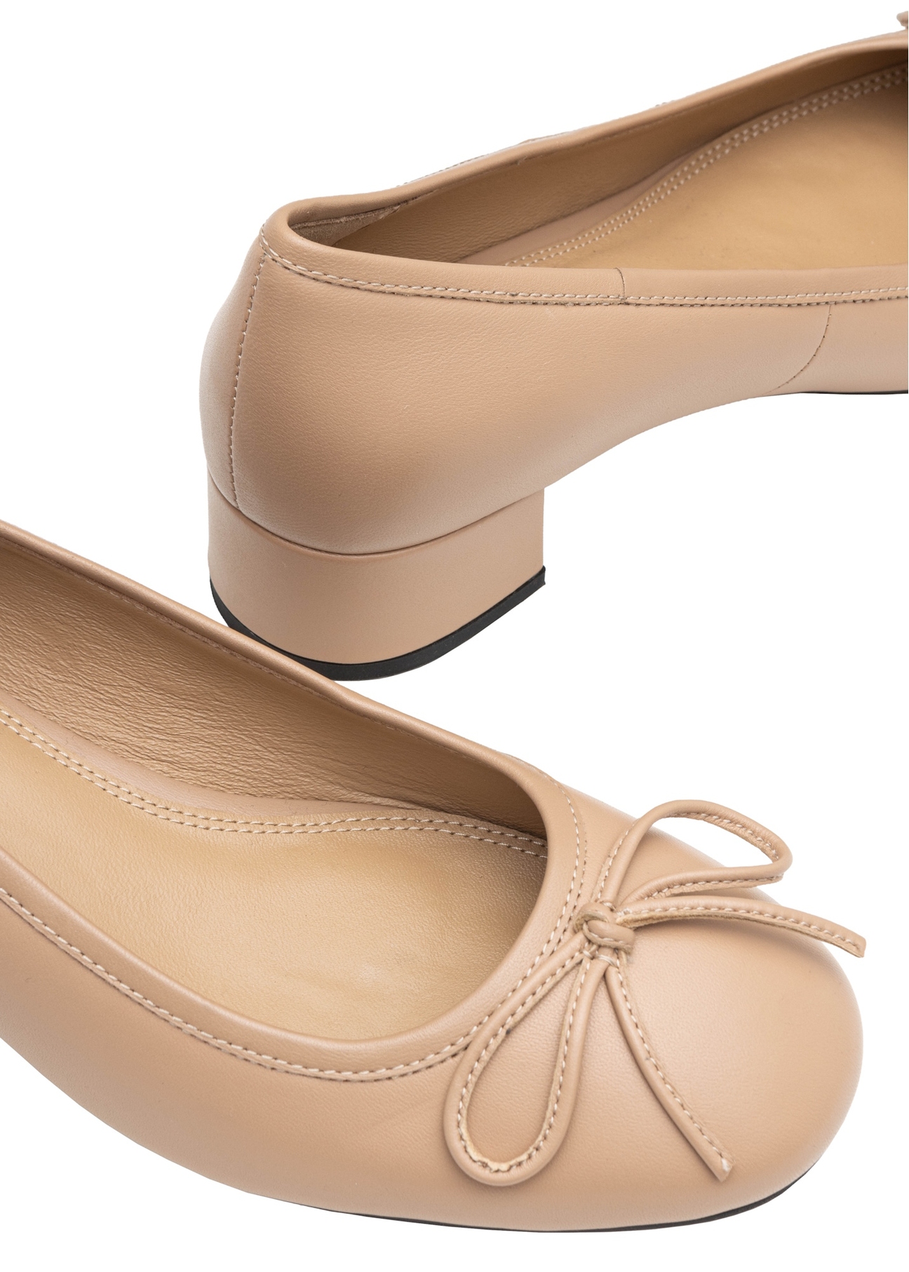 Dámske kožené lodičky béžovej farby BUTYD-1239-1B(W26), detail produktu na bielom pozadí.