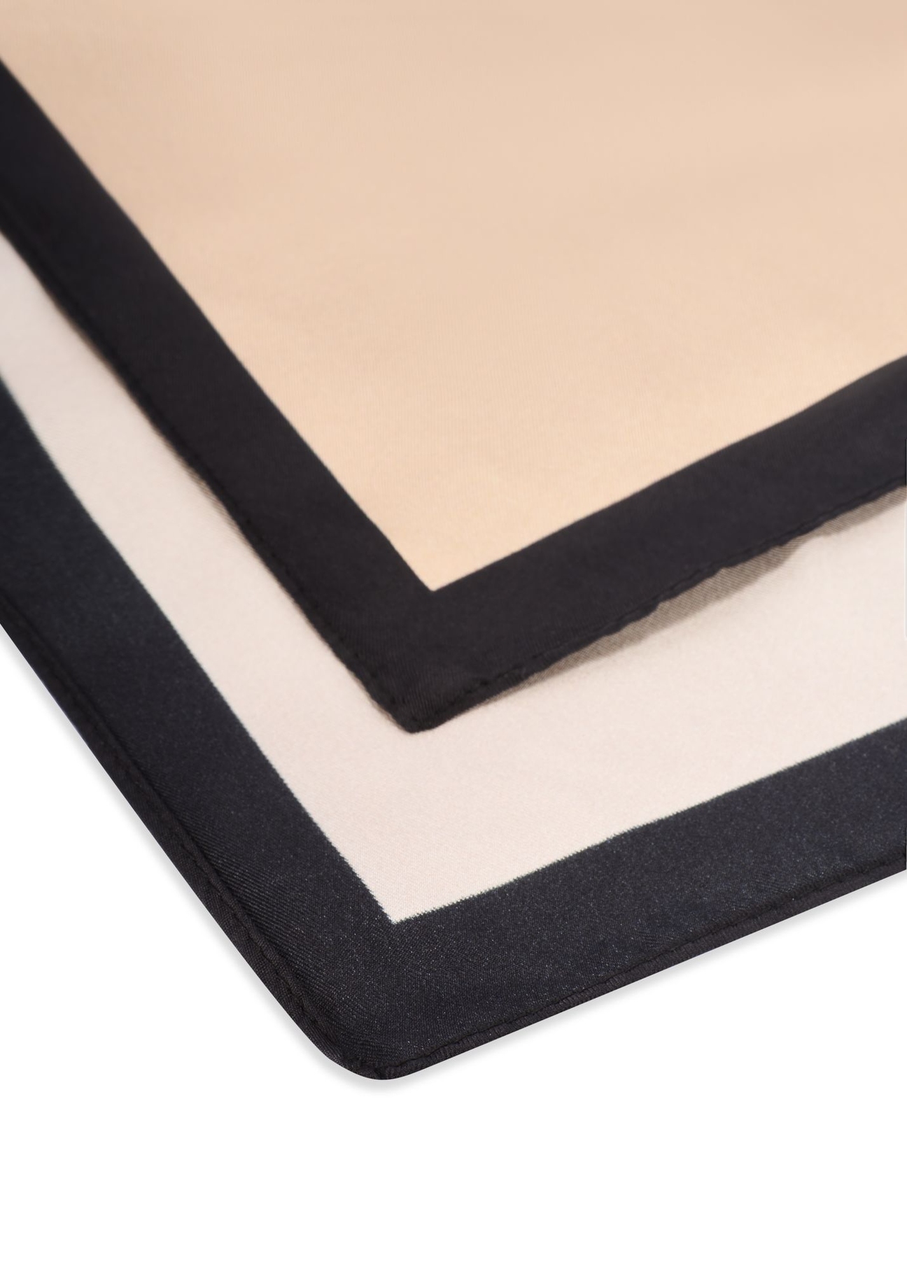 Béžová dámska šatka SZADT-0187-1B(W26) - detailný záber, na bielom pozadí.