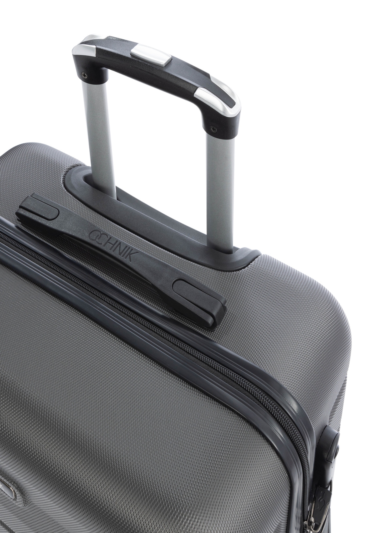 Stredný kufor na kolieskach WALAB-0067-9B-24(W26), pohľad na rukoväť produktu na bielom pozadí.