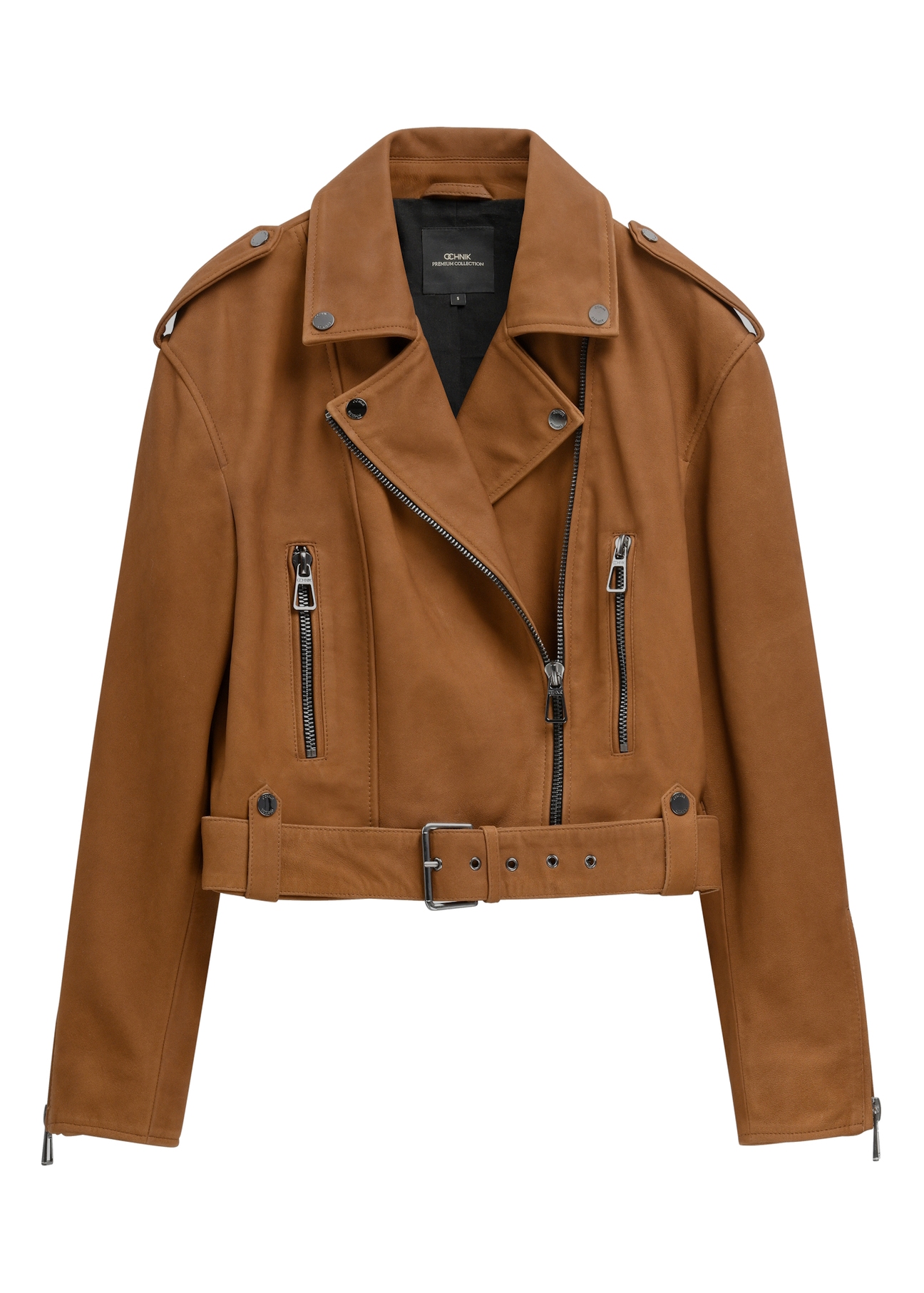 Kožená motorkárska bunda v koňakovej farbe KURDS-0610-1F(W26), pohľad spredu na bielom pozadí.