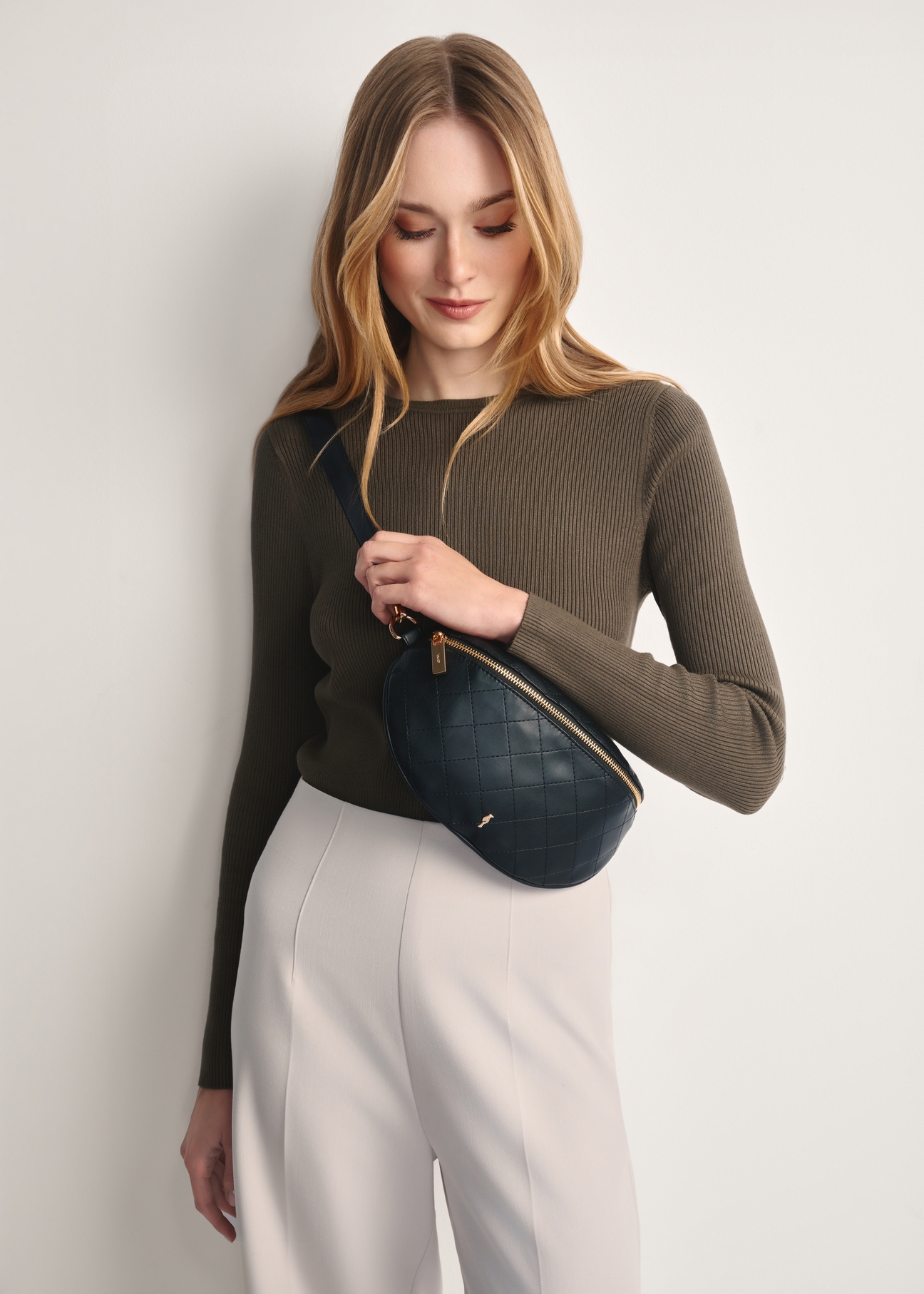 Dámska taška na obličky čierna TOREC-0878-99(W26)