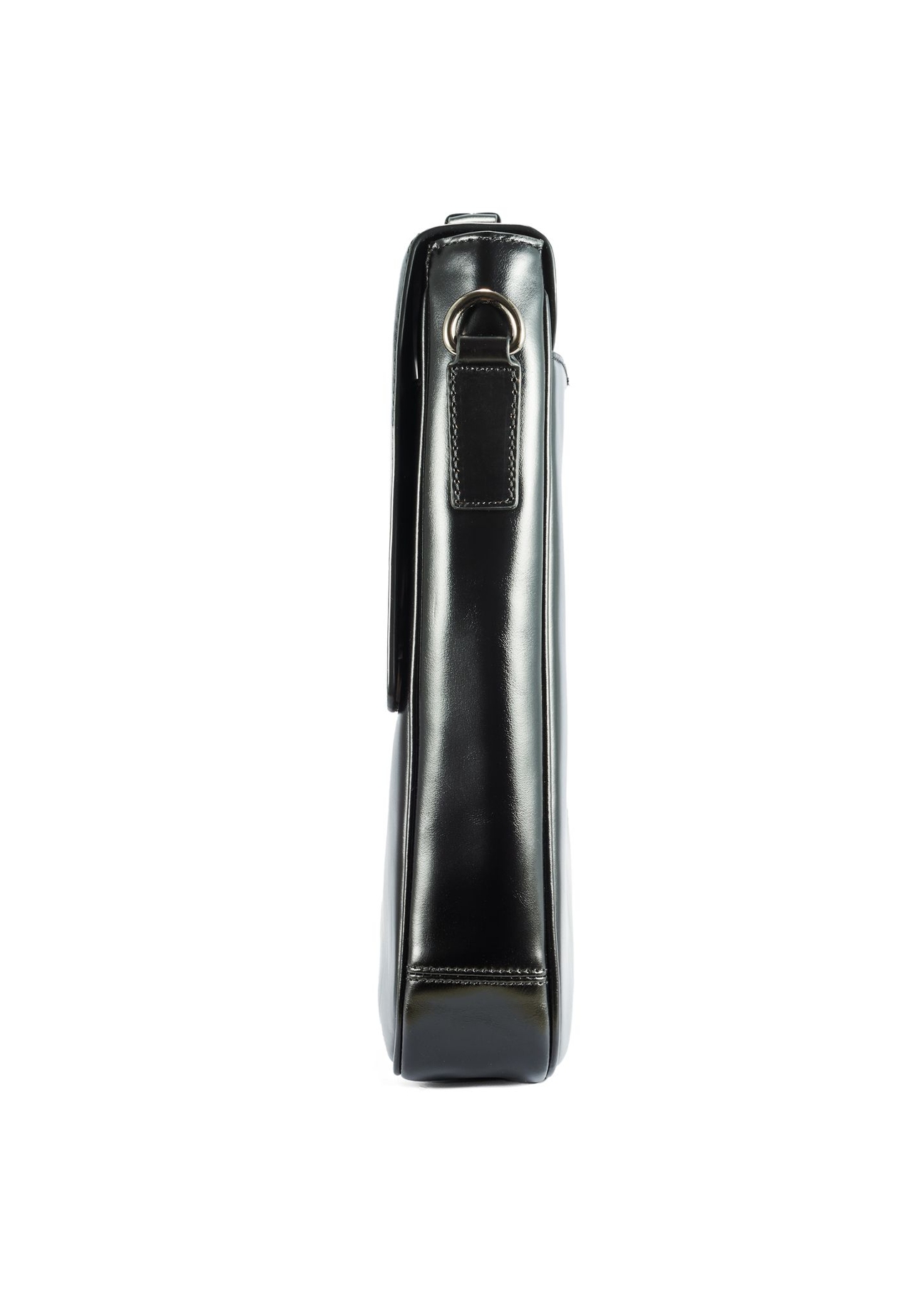 Čierna kožená pánska aktovka TORMS-0467-99(Z25) - bočný pohľad na produkt na bielom pozadí.