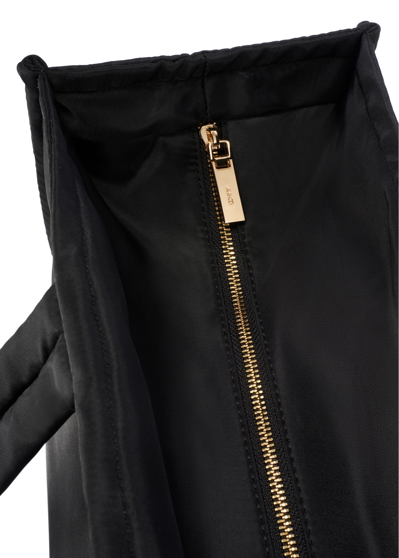 Čierna veľká dámska kabelka TOREN-0343-99(W26), detailný záber produktu na bielom pozadí.