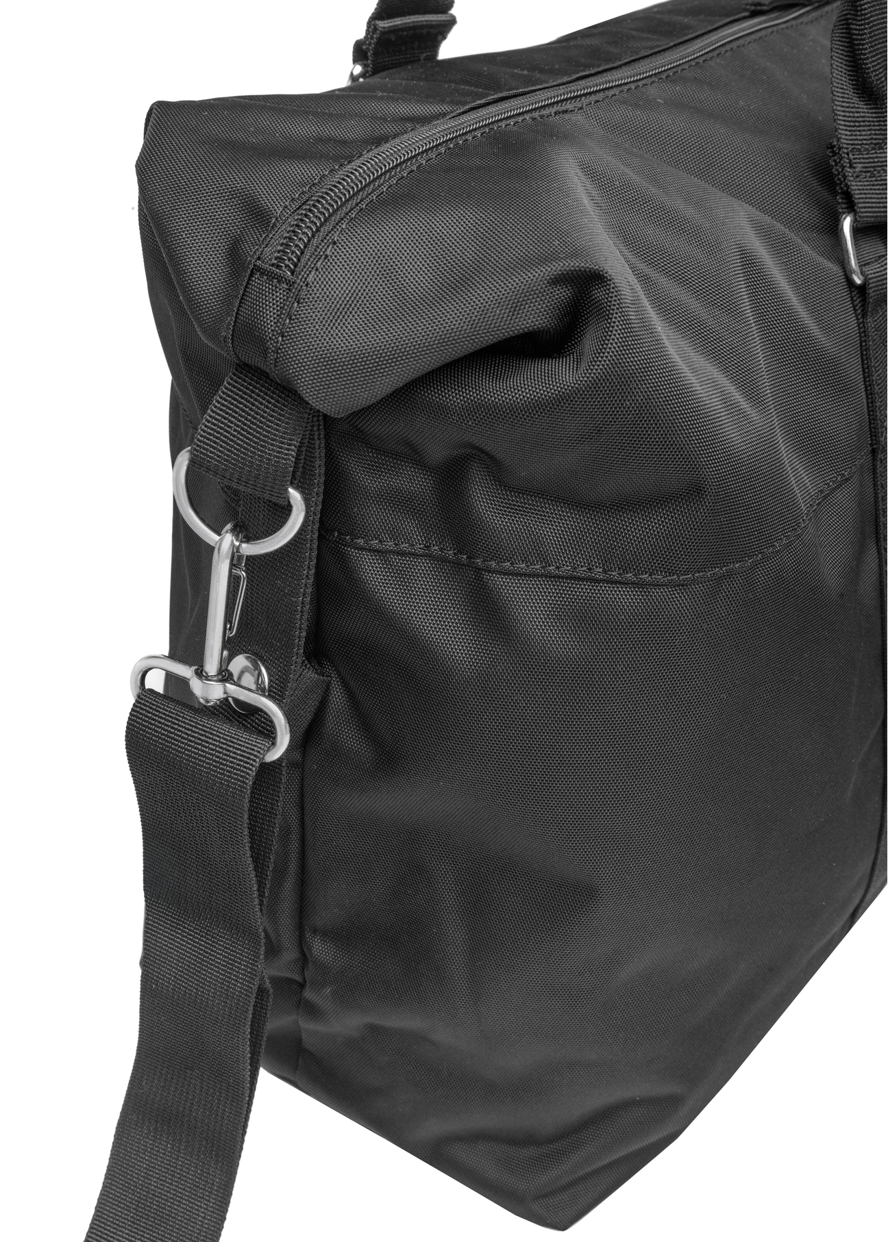 Čierna cestovná taška TORMN-0382-99(Z25), detailný záber produktu, pohľad na produkt na bielom pozadí.