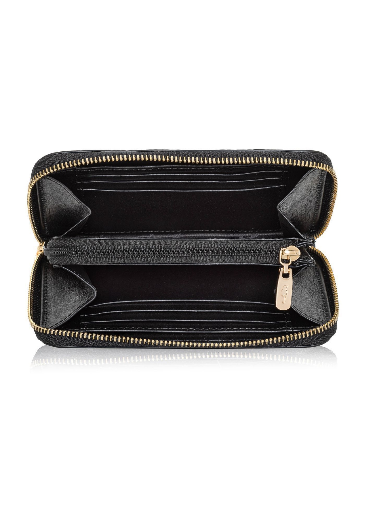 Čierna kožená stredne veľká dámska peňaženka PORES-0898R-9I(W26), pohľad na produkt vo vnútri na bielom pozadí.