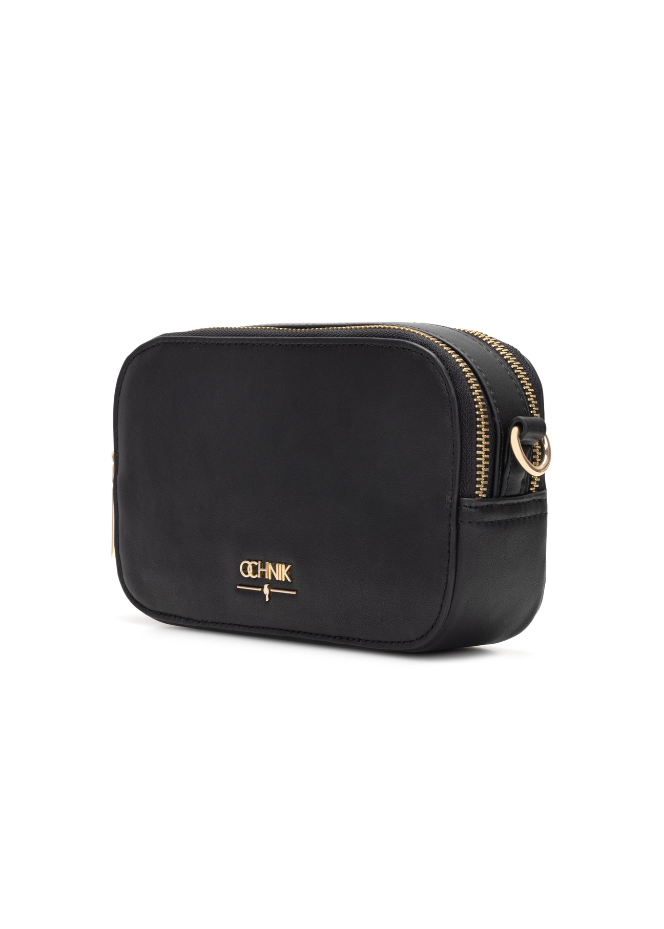 Čierna malá dámska kabelka TOREC-1172-99(W26), diagonálny pohľad na produkt na bielom pozadí.