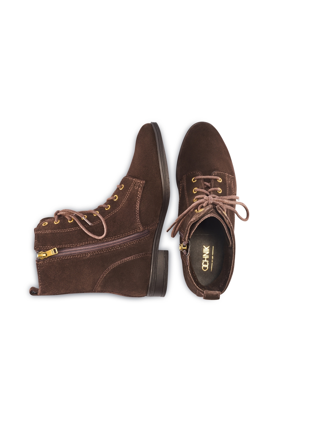 Dámske hnedé semišové členkové čižmy BUTYD-1008-89(Z25), pohľad na produkt zhora a zboku na bielom podklade.