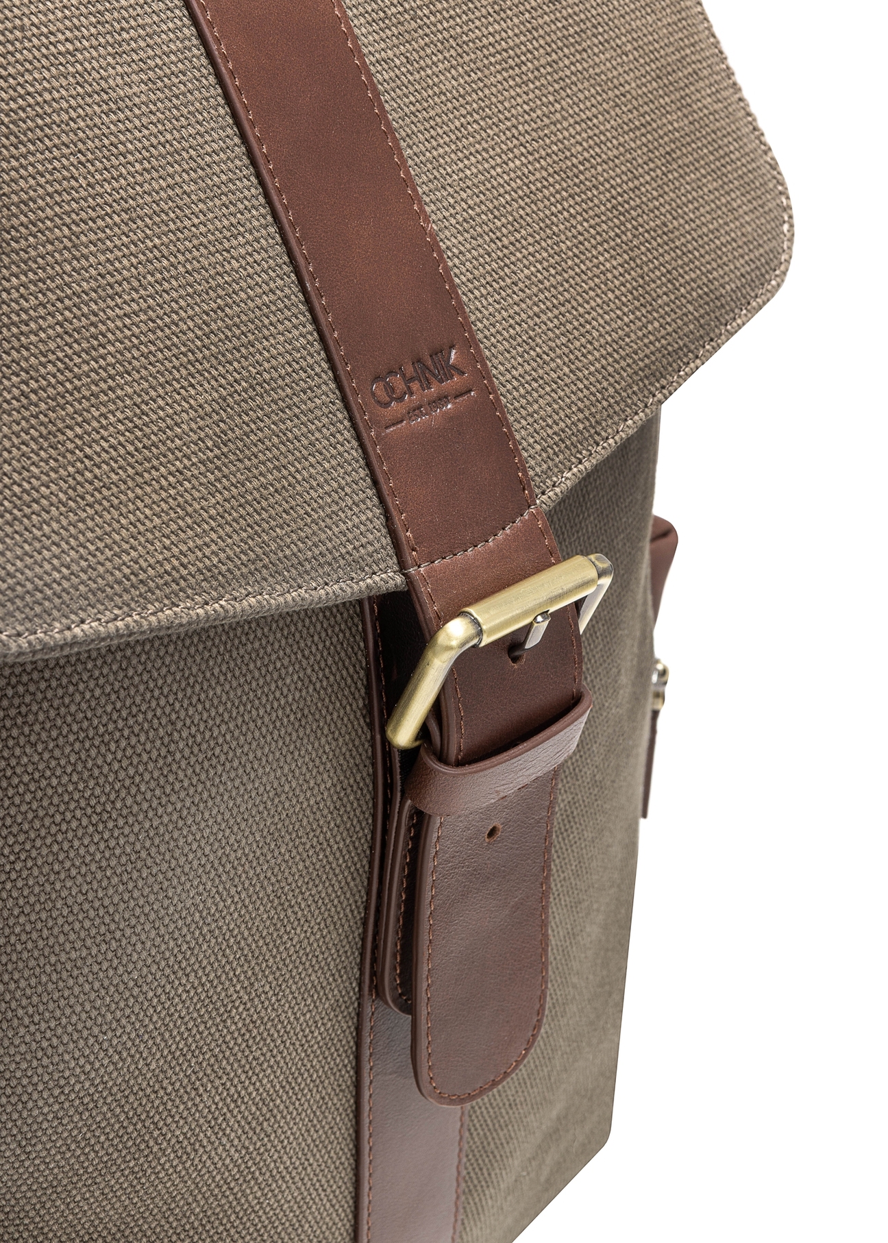 Pánsky khaki batoh TORMN-0371-55(Z25), detail produktu, pohľad na bielom pozadí.