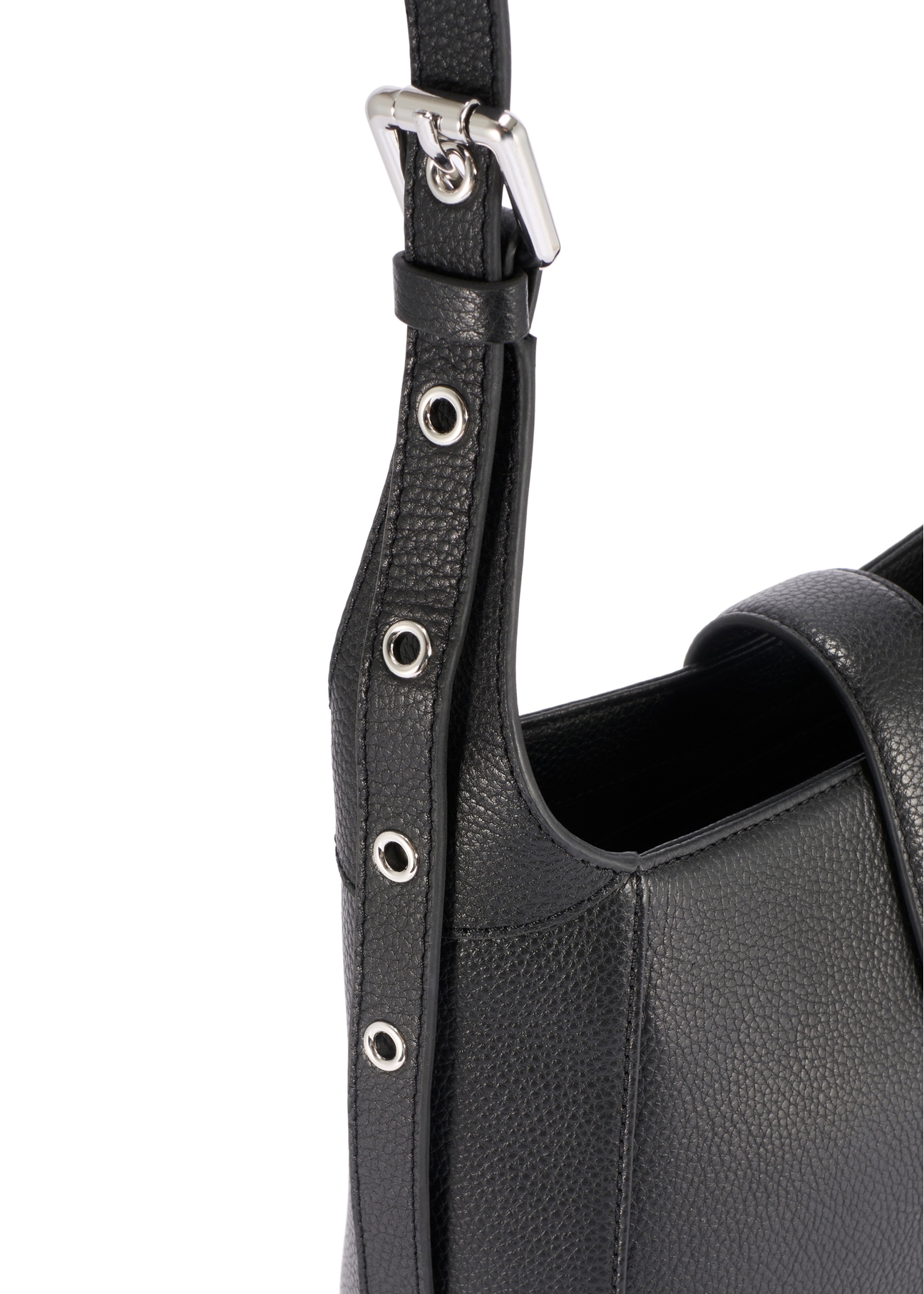 Čierna kožená kabelka cez rameno TORES-1211-9I(W26) - detailný záber, na bielom pozadí.