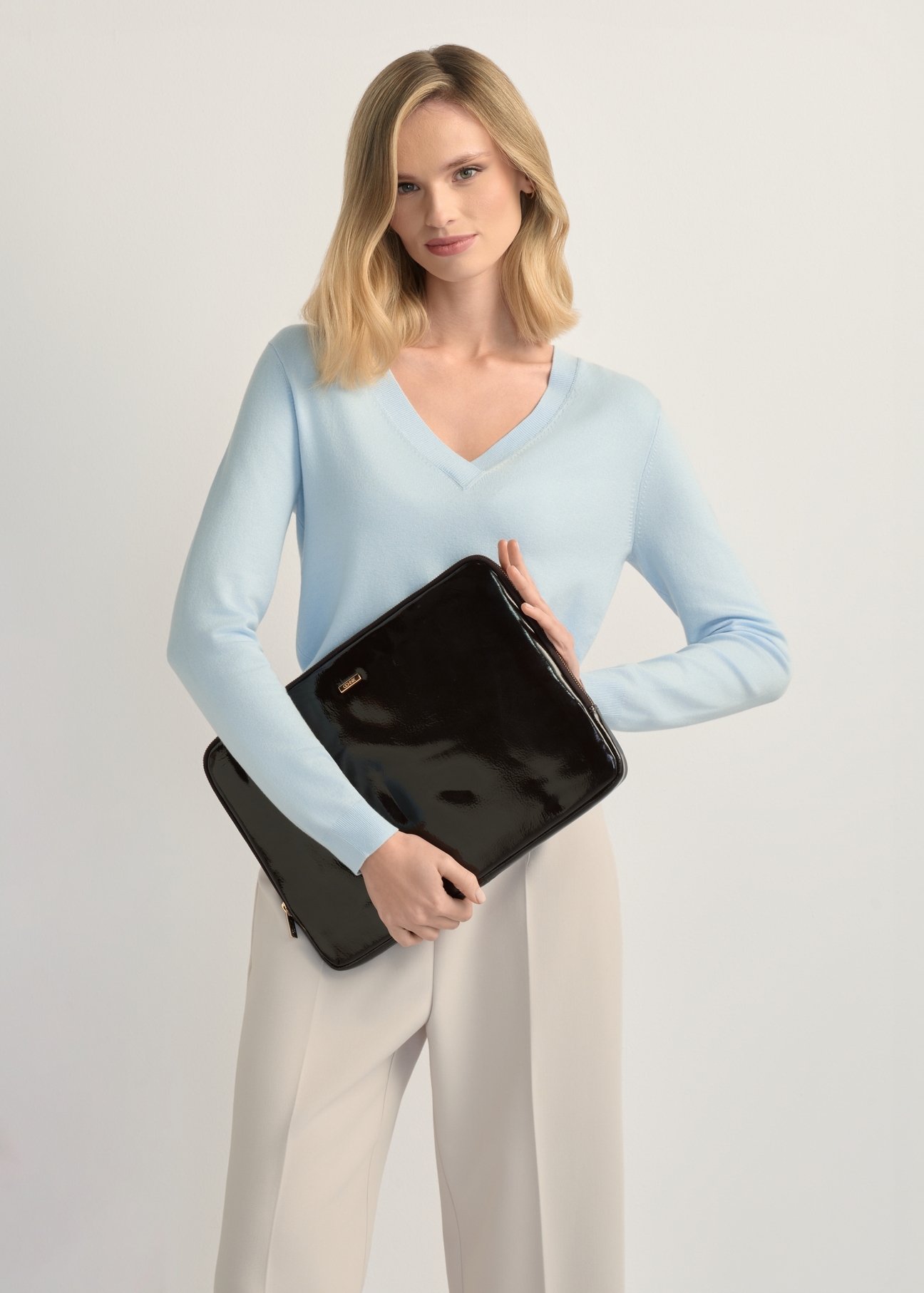 Dámska tmavohnedá kožená aktovka TORES-1257-1I(W26)