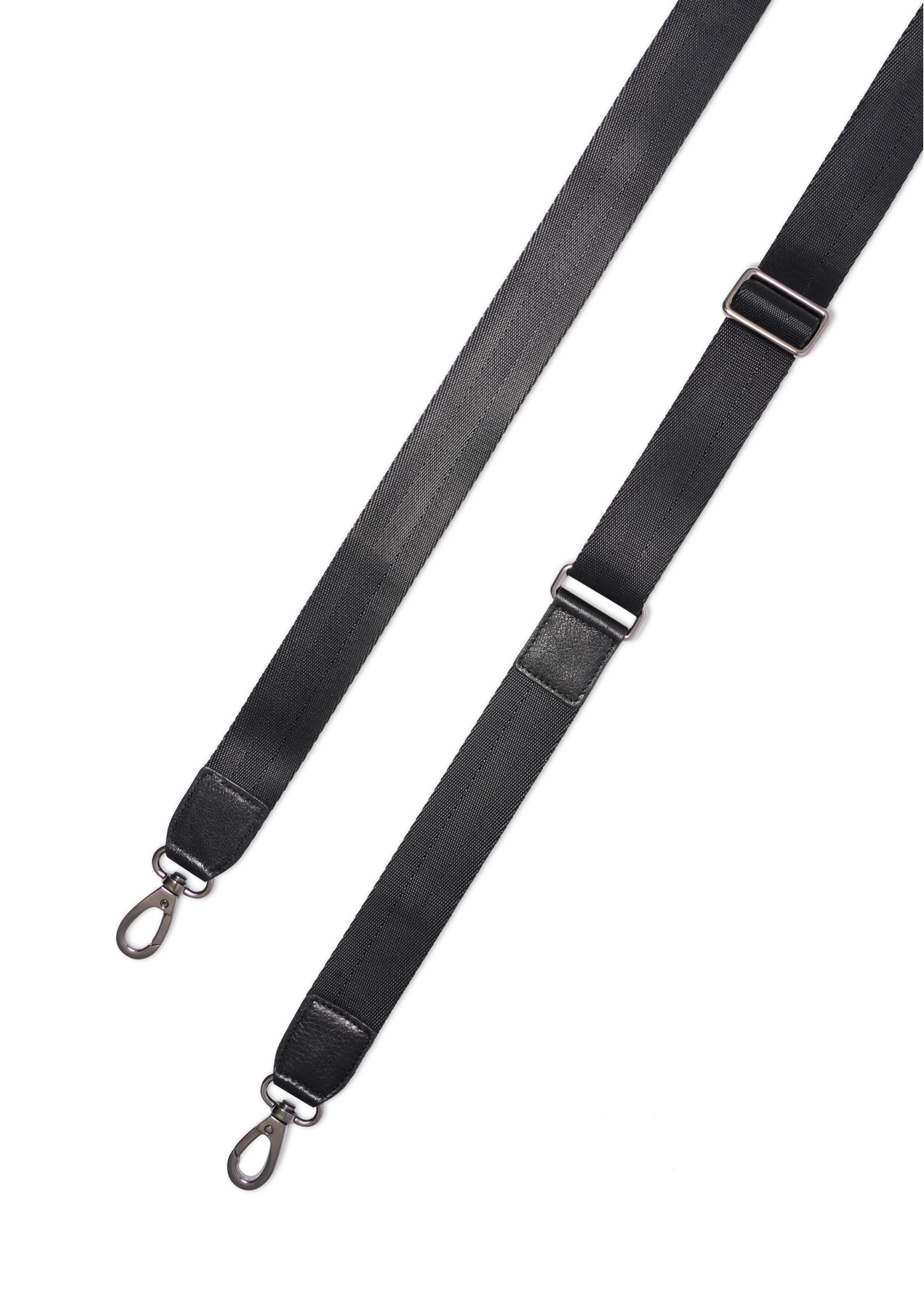 Čierna kožená taška na notebook TORMS-0496-99(W26) - detailný záber, na bielom pozadí.