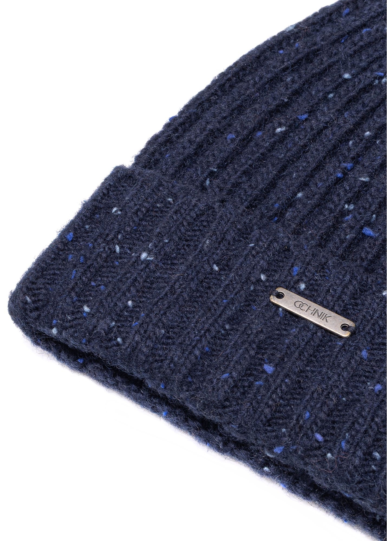 Pánsky vlnený klobúk v tmavomodrej farbe CZAMT-0089-69(Z25) - detailný záber na bielom pozadí.