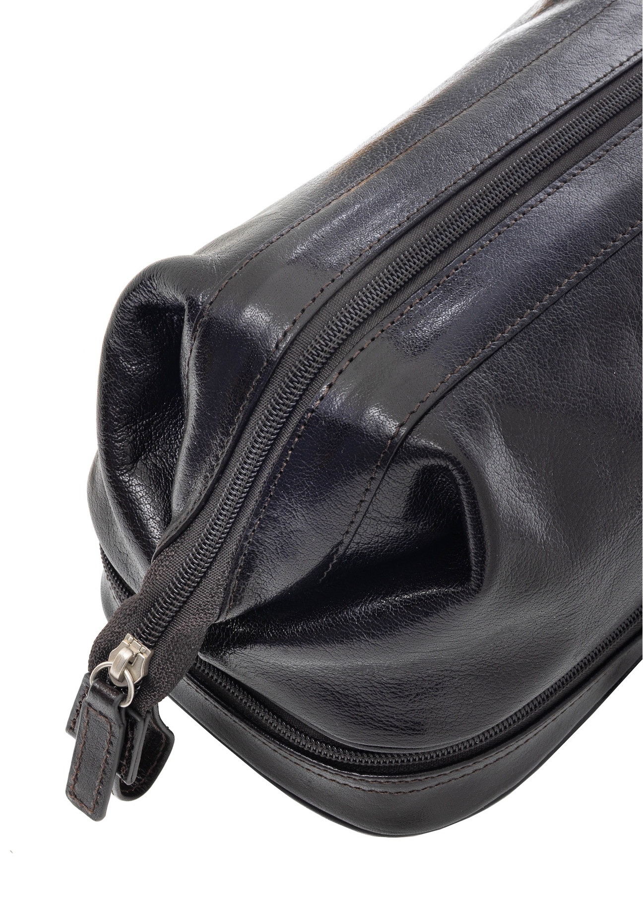 Pánska lesklá kozmetická taška TORMS-0479-99(Z25), detail produktu na bielom pozadí.