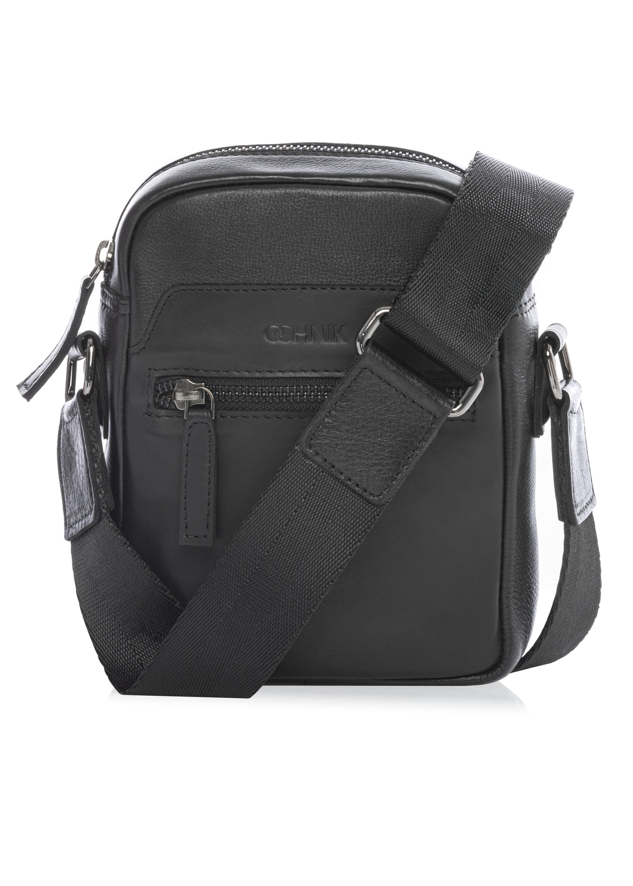 Čierna malá kožená pánska taška TORMS-0498-99(W26) - pohľad spredu na produkt, na bielom pozadí.