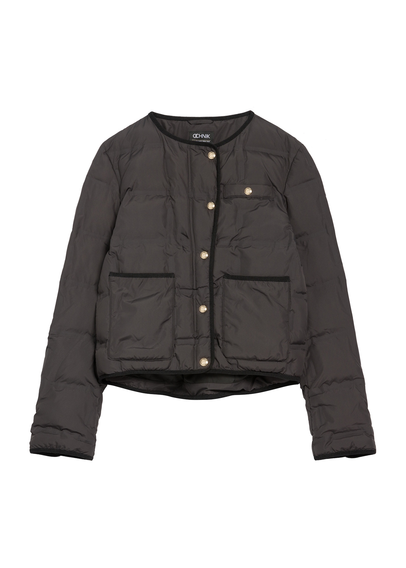 Čierna krátka dámska bunda KURDT-0621-99(W26) - pohľad spredu na produkt, na bielom pozadí.