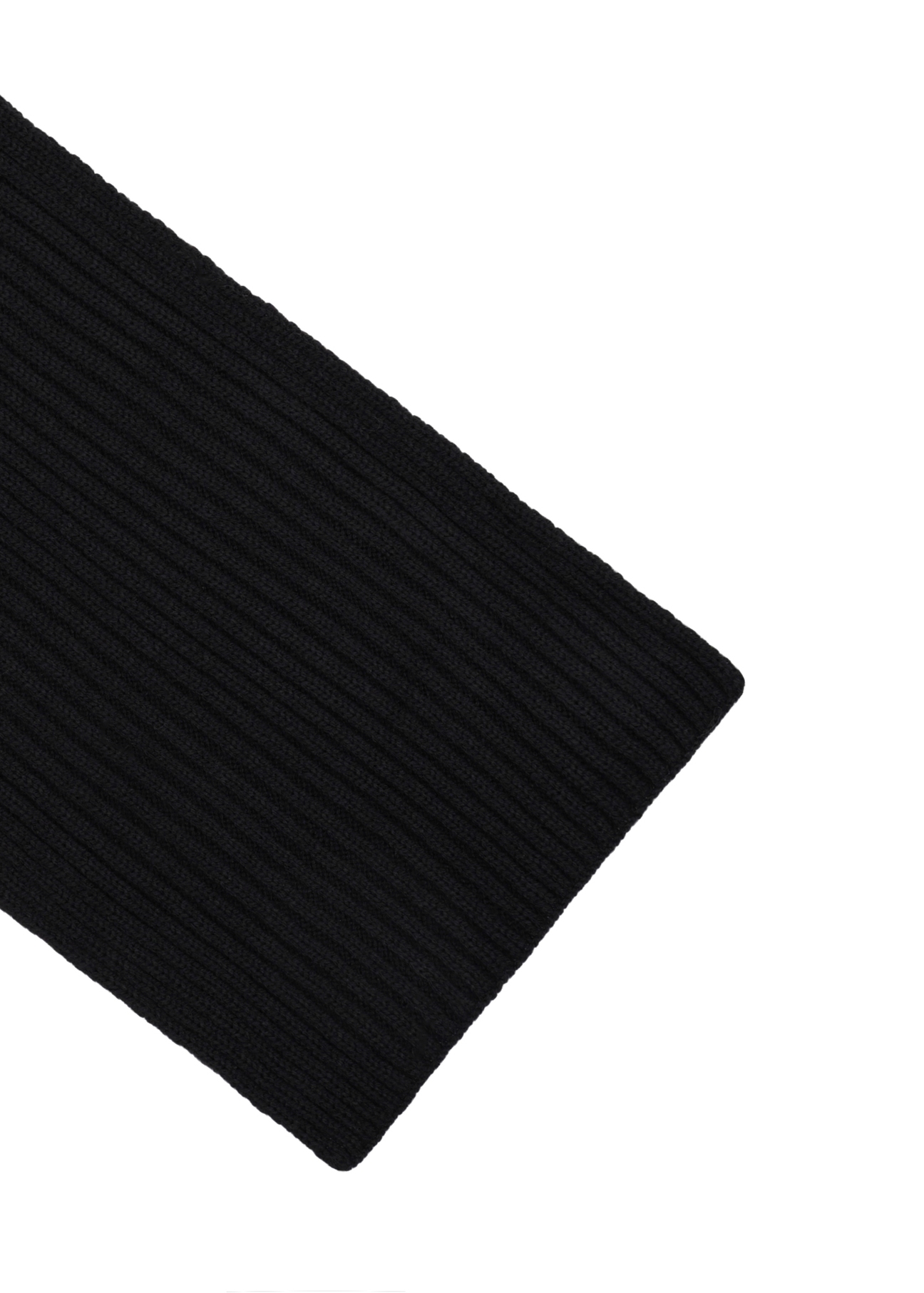 Čierna pánska šatka SZAMT-0016-99(Z26), detailný záber produktu na bielom pozadí.