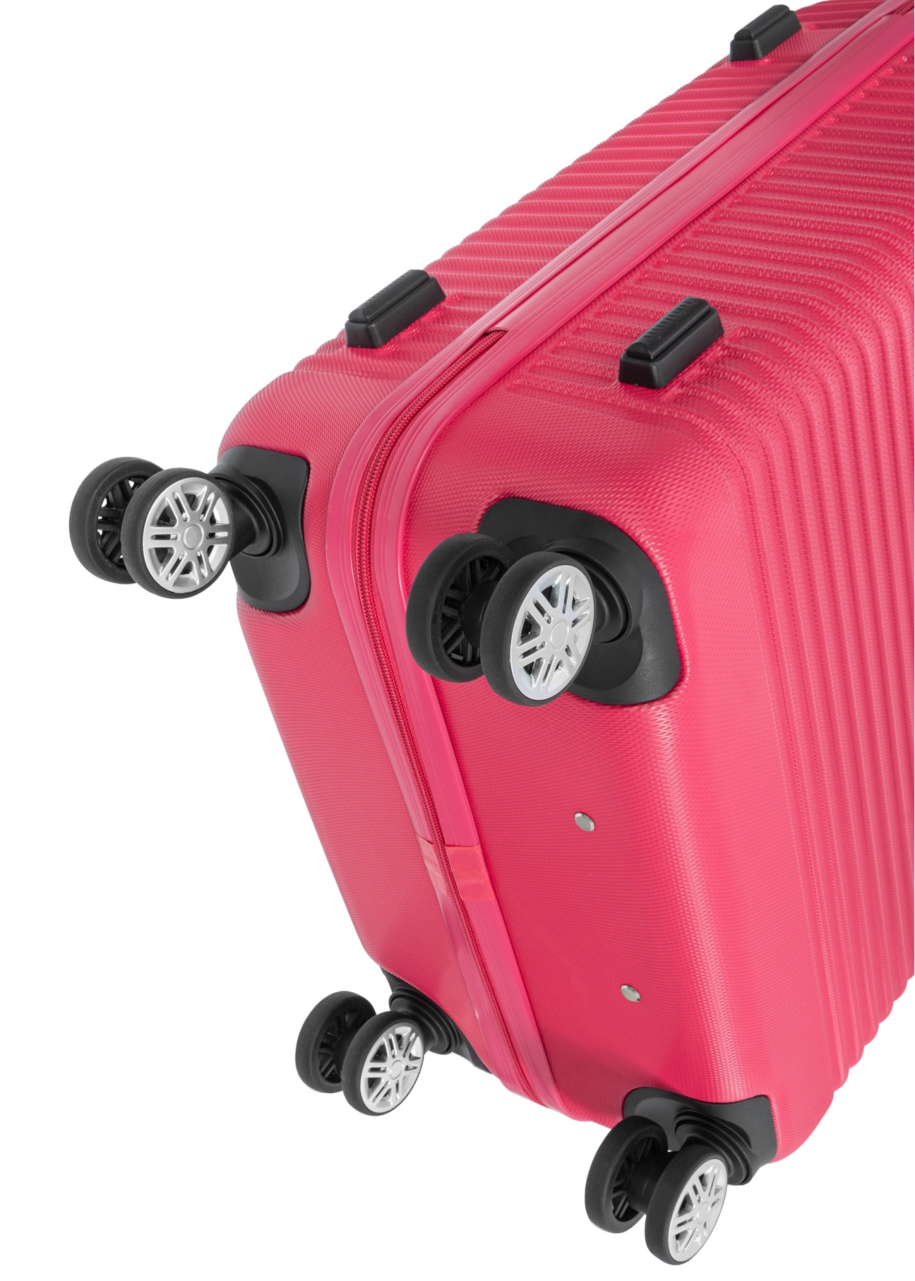 Veľký kufor na kolieskach WALAB-0040-5E-28(W26), detailný záber na kolieska produktu na bielom pozadí.