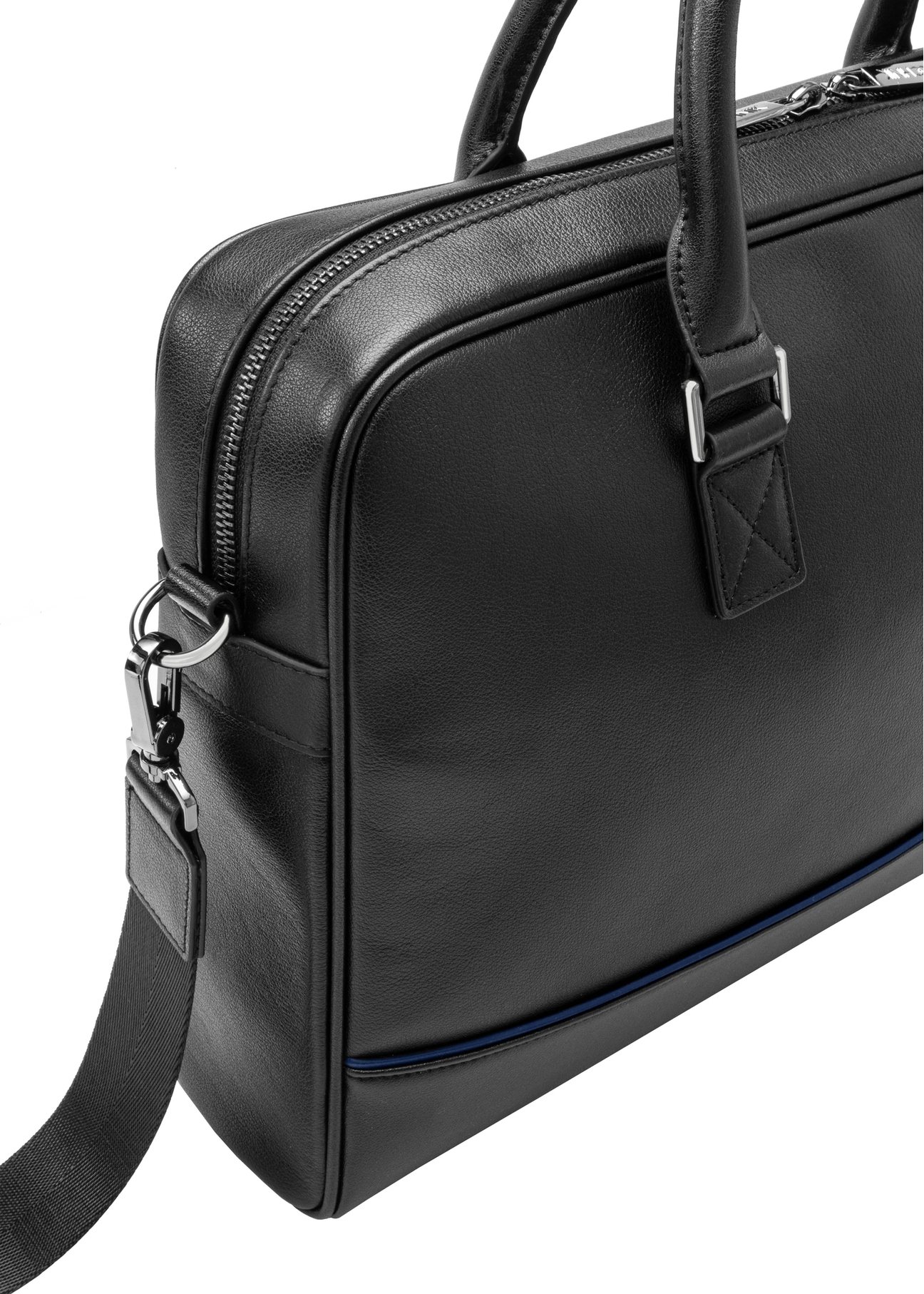 Čierna kožená taška na notebook TORMS-0494-99(W26) - detailný záber, na bielom pozadí.