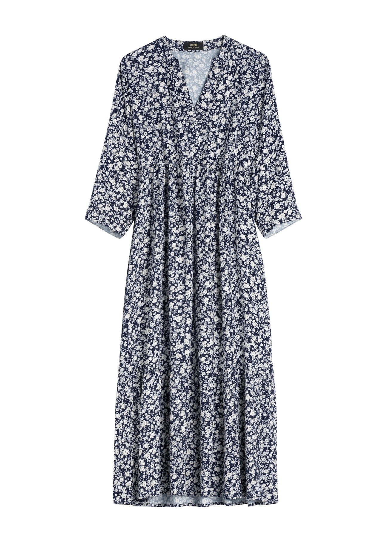 Tmavomodré kvetinové viskózové šaty SUKDT-0268-7P(W26), pohľad spredu na bielom pozadí.