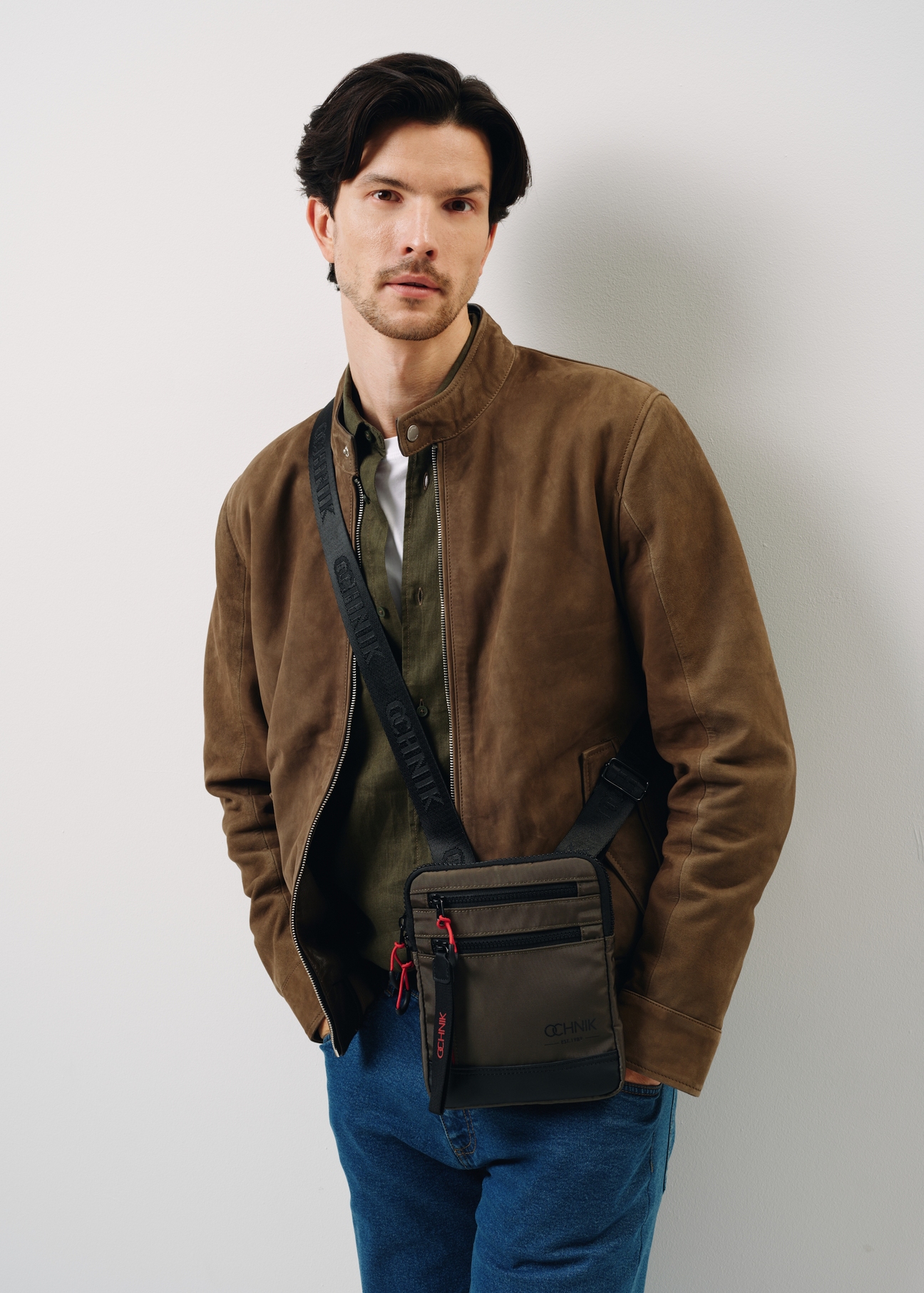Malá pánska crossbody taška v khaki farbe TORMN-0325A-55(W25)